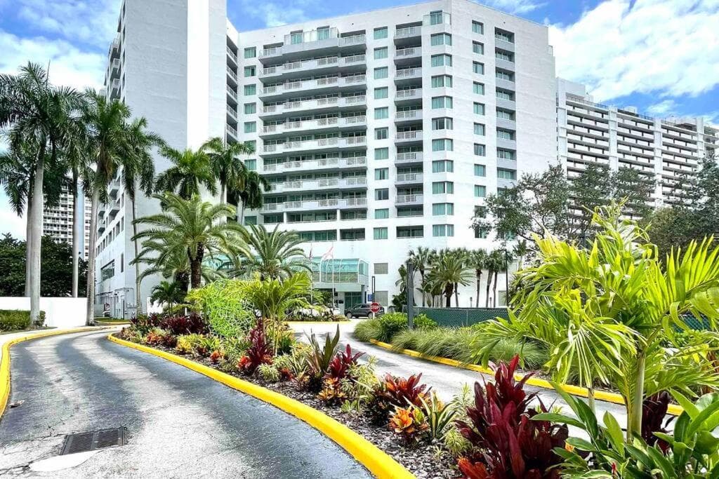 New Luxury Water Front Condo — 1