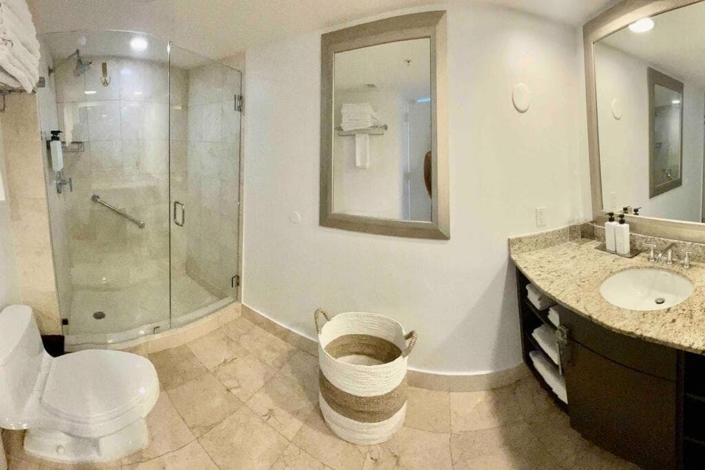 Condo, Breathtaking Water views, King Suite, Hilton Property — 28