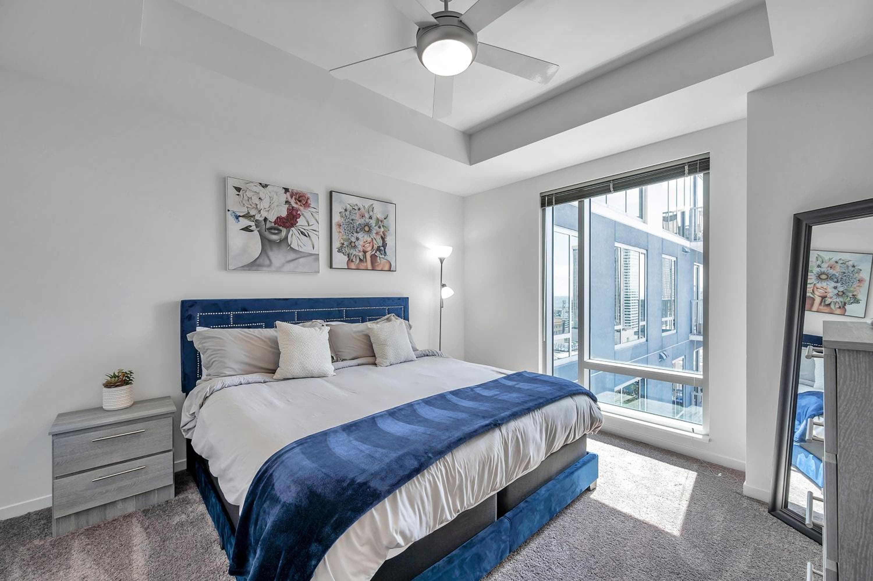 Luxury 1 BR with DEN Downtown Tampa Apt - City Views, Rooftop Pool, Workspace — 13