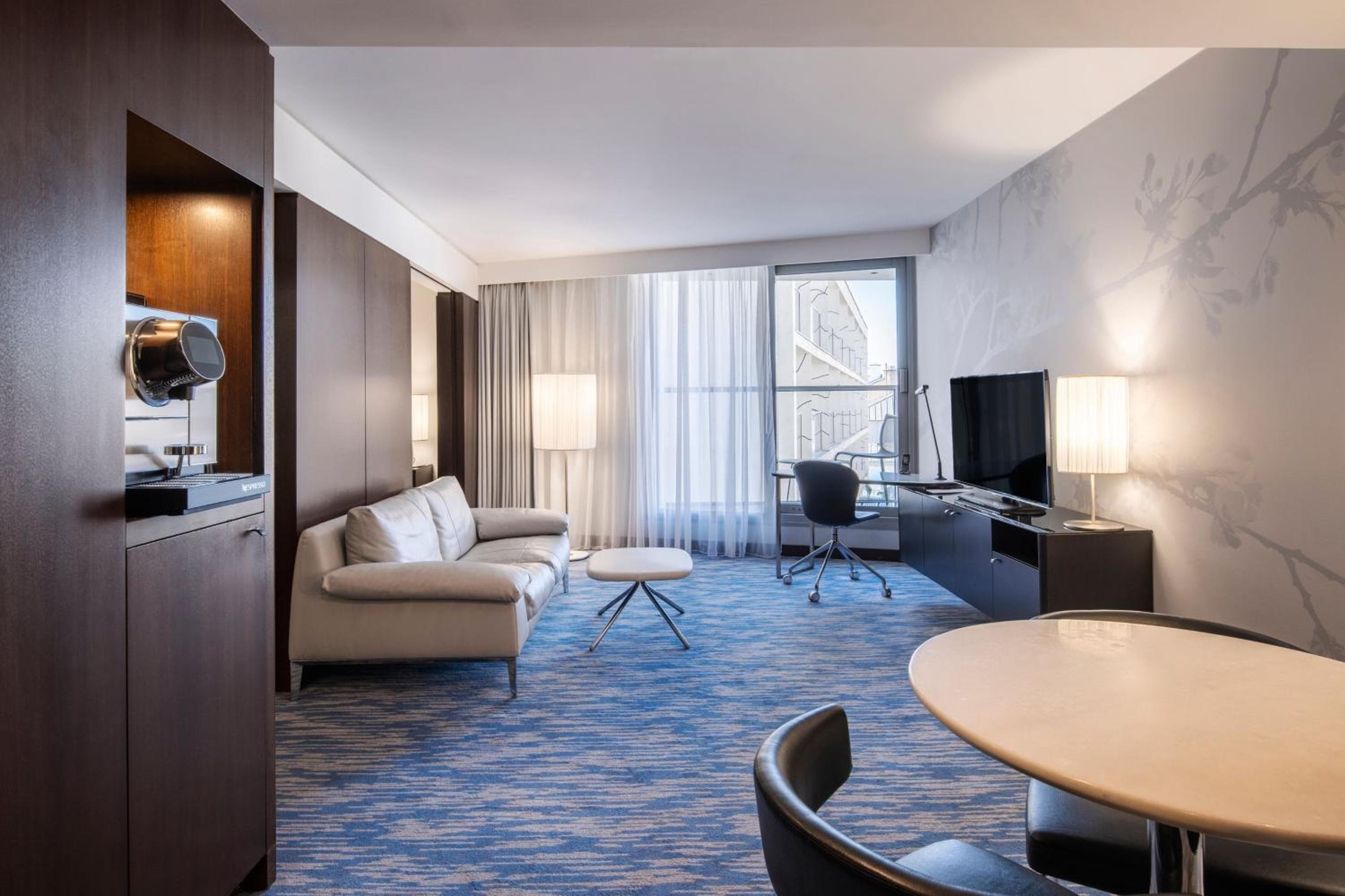 Renaissance Paris Arc de Triomphe Hotel — 24