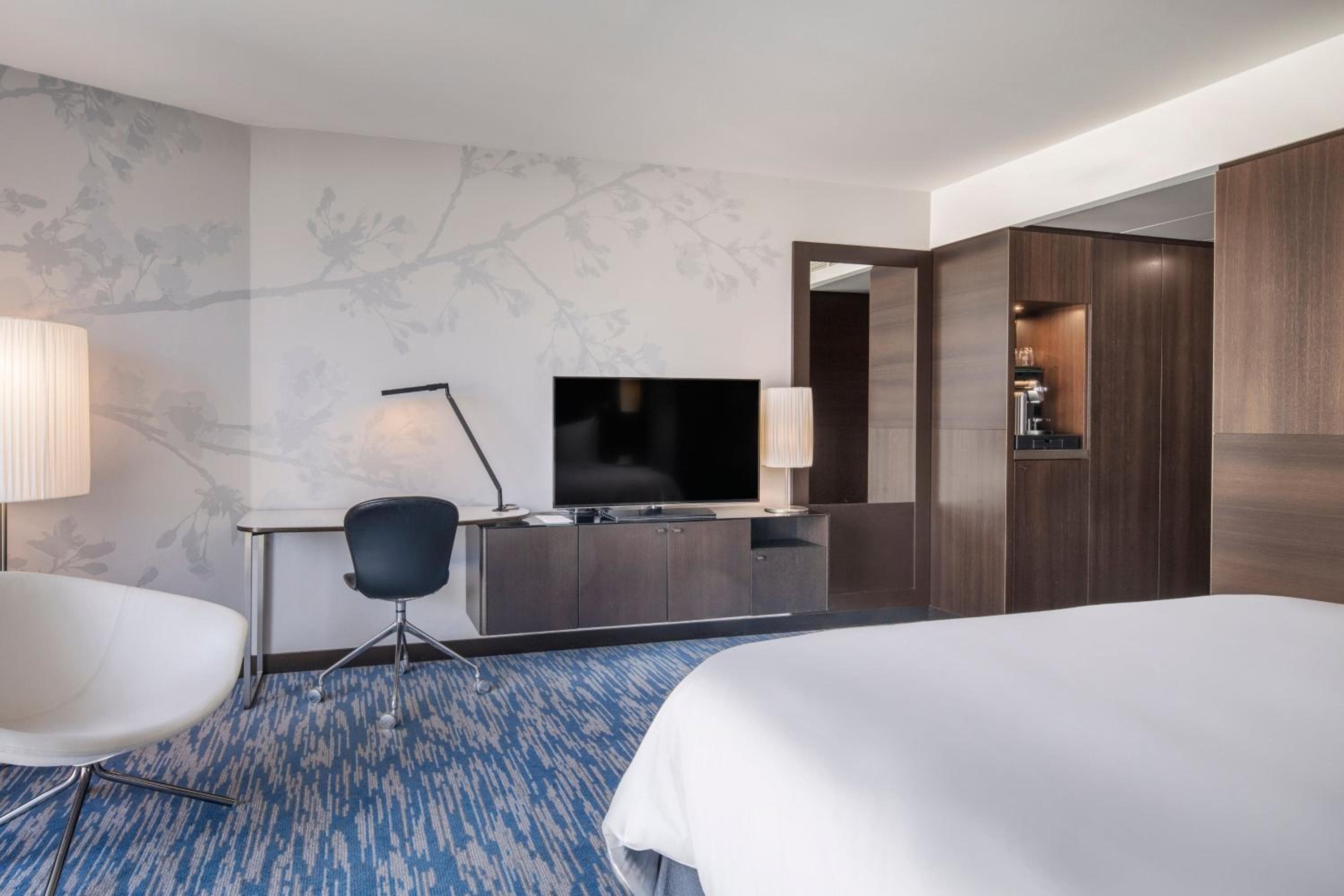 Renaissance Paris Arc de Triomphe Hotel — 30
