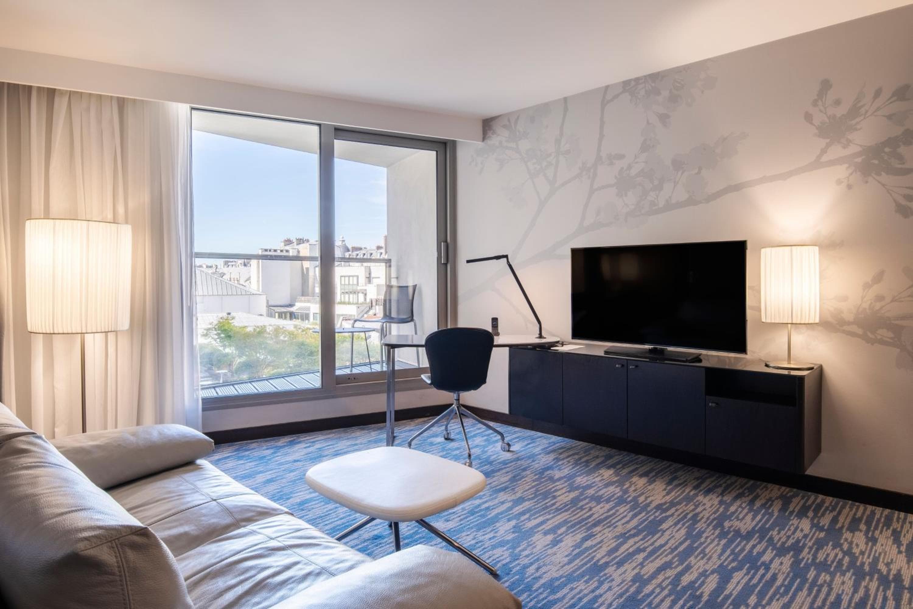 Renaissance Paris Arc de Triomphe Hotel — 18