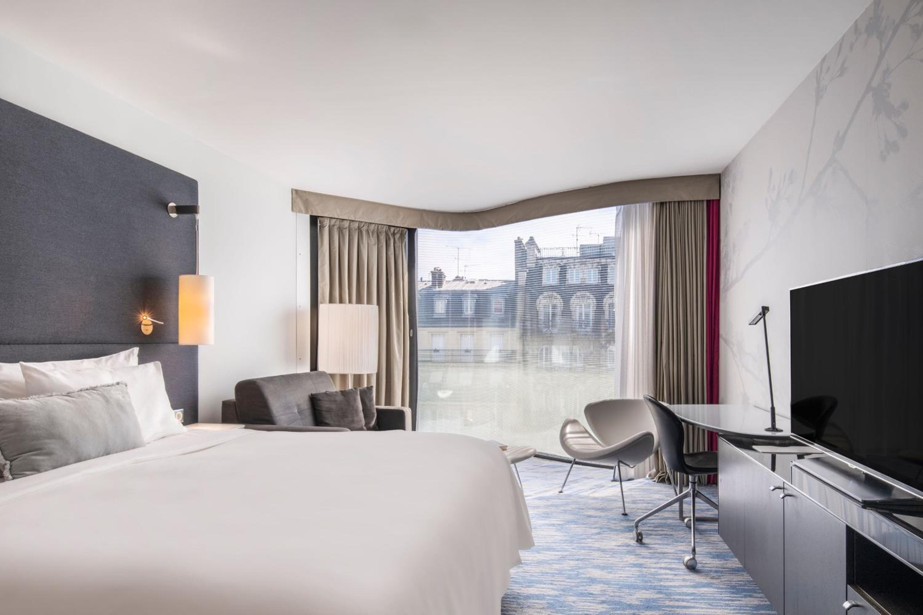 Renaissance Paris Arc de Triomphe Hotel — 10