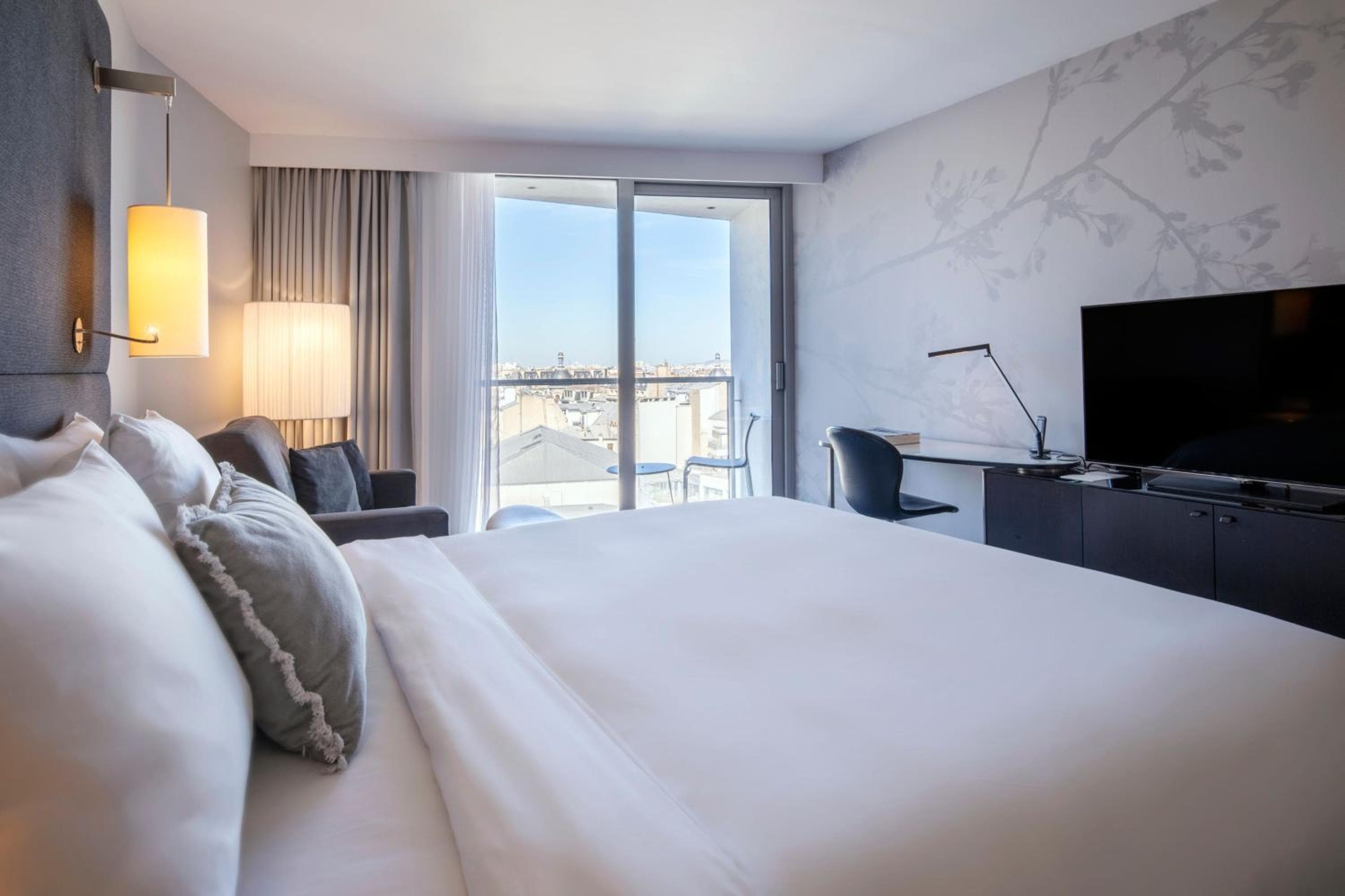 Renaissance Paris Arc de Triomphe Hotel — 9