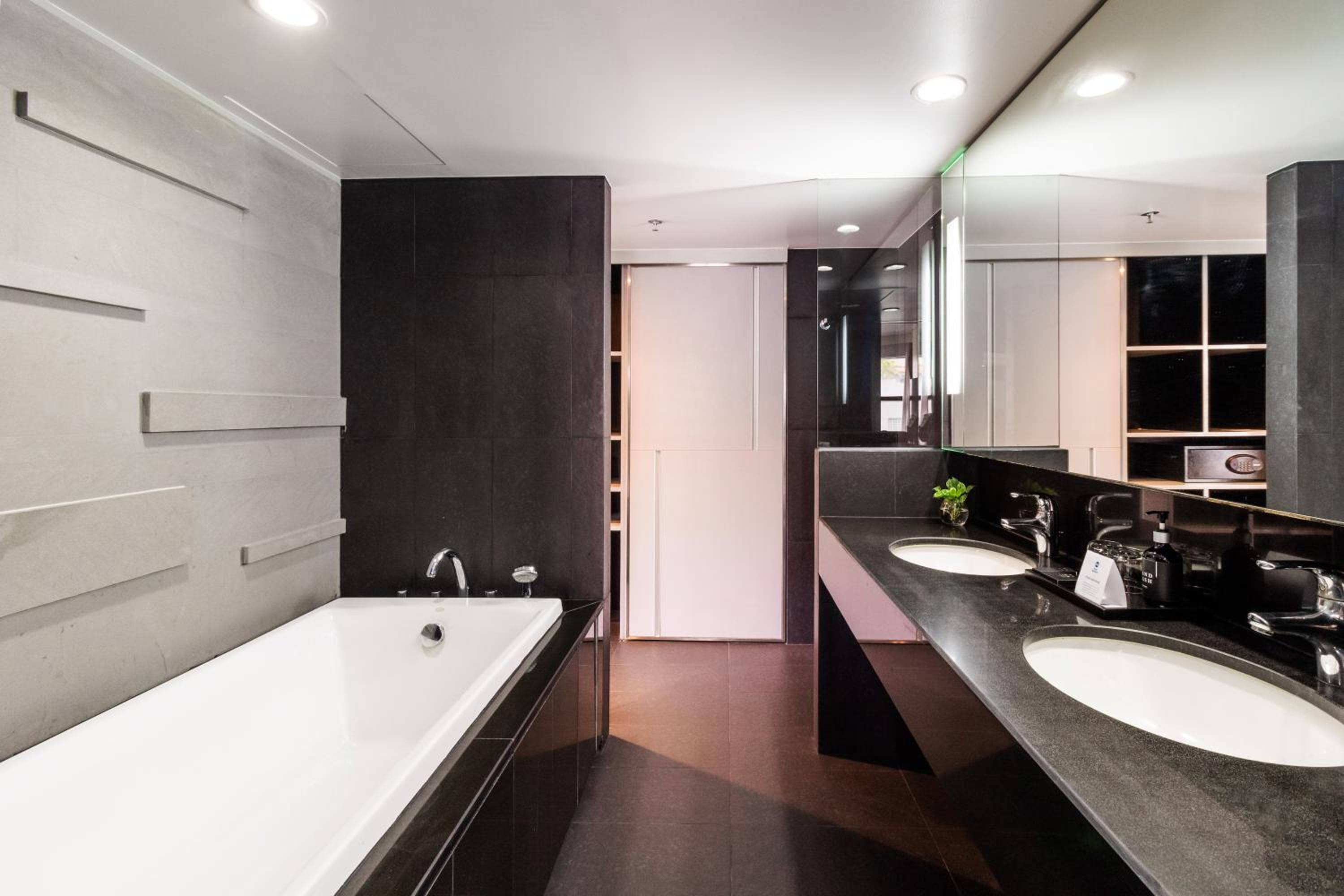 Best Western Sukhumvit 20 — 26