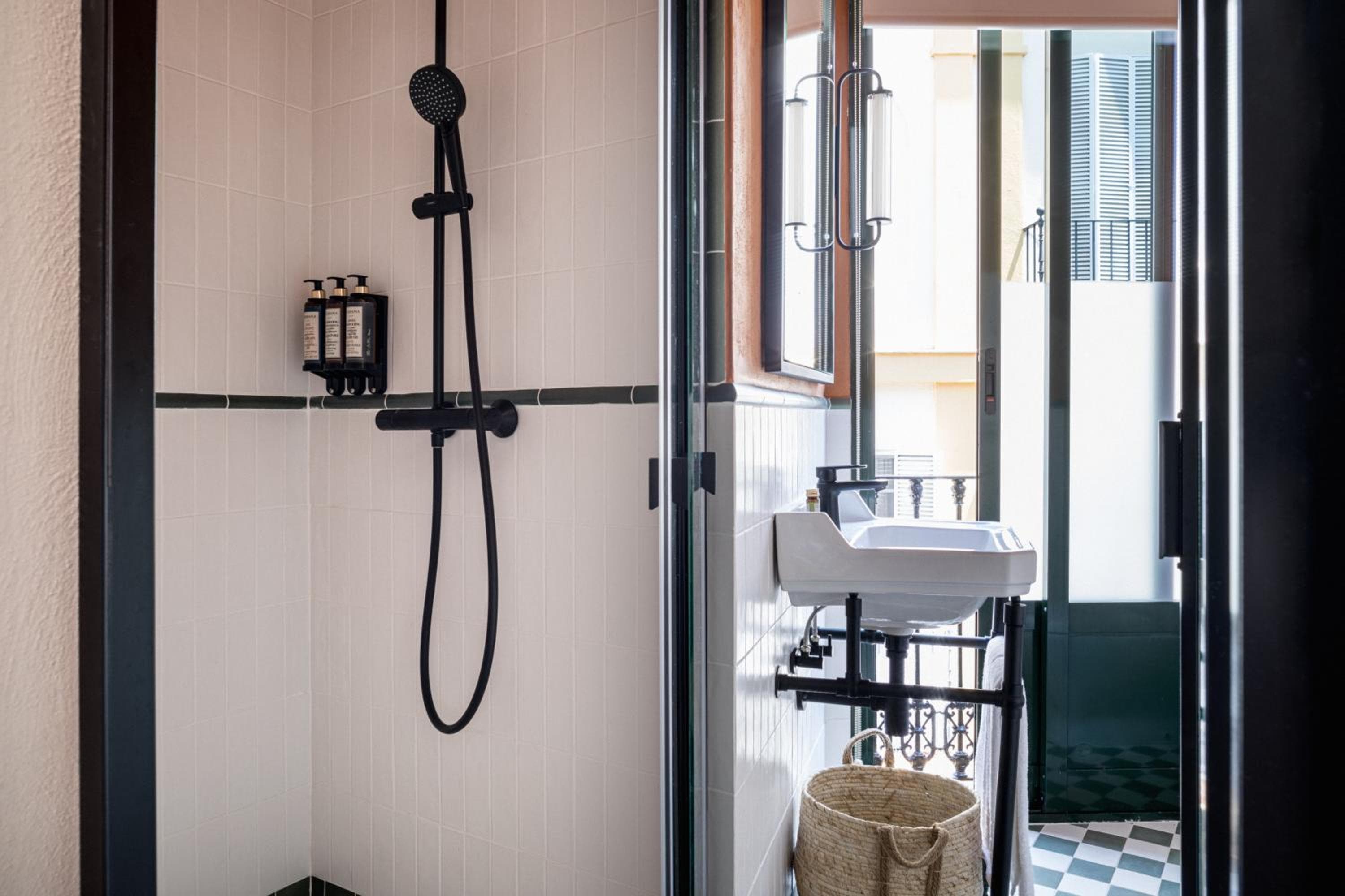 Honest Sevilla Hotel — 26