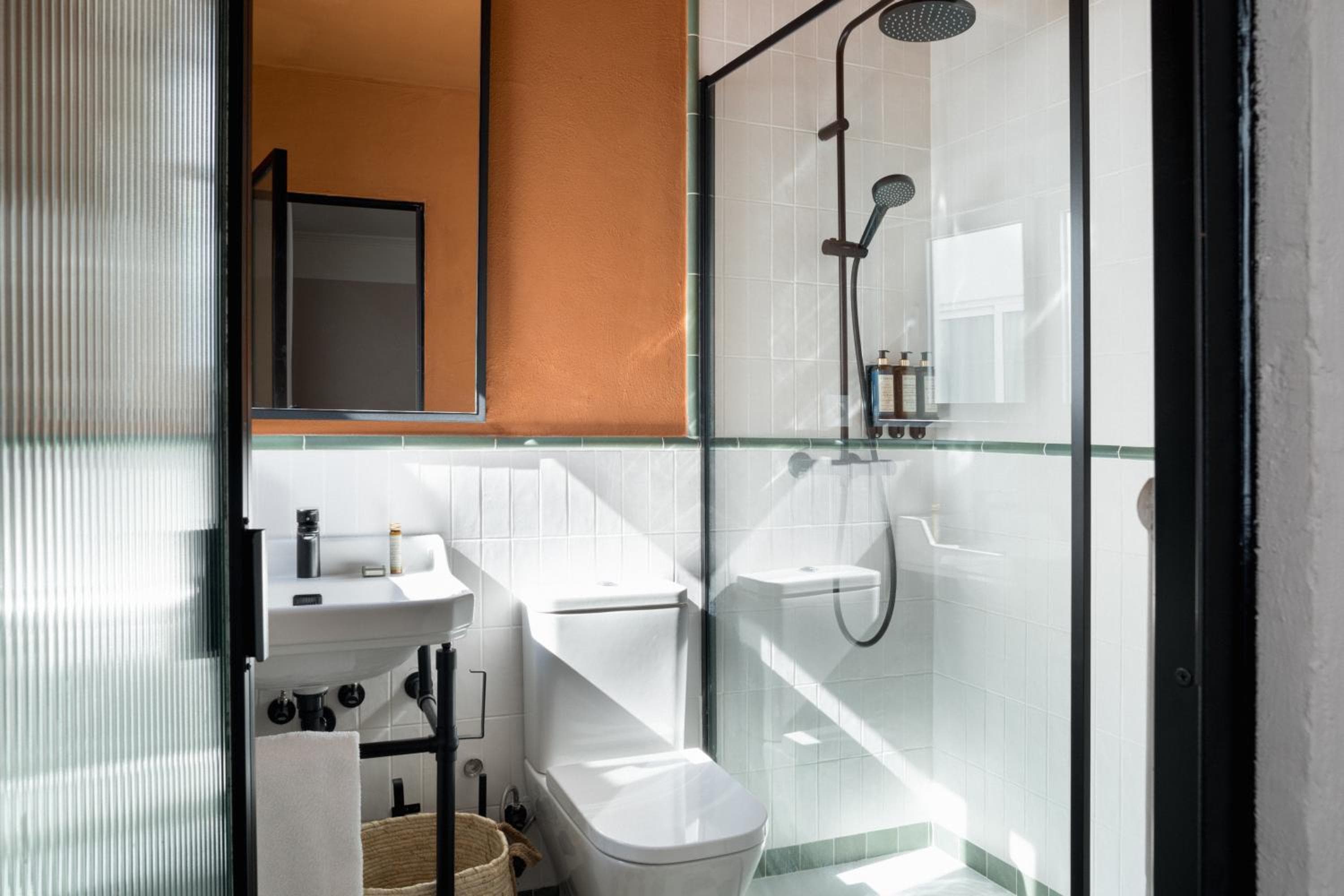 Honest Sevilla Hotel — 9