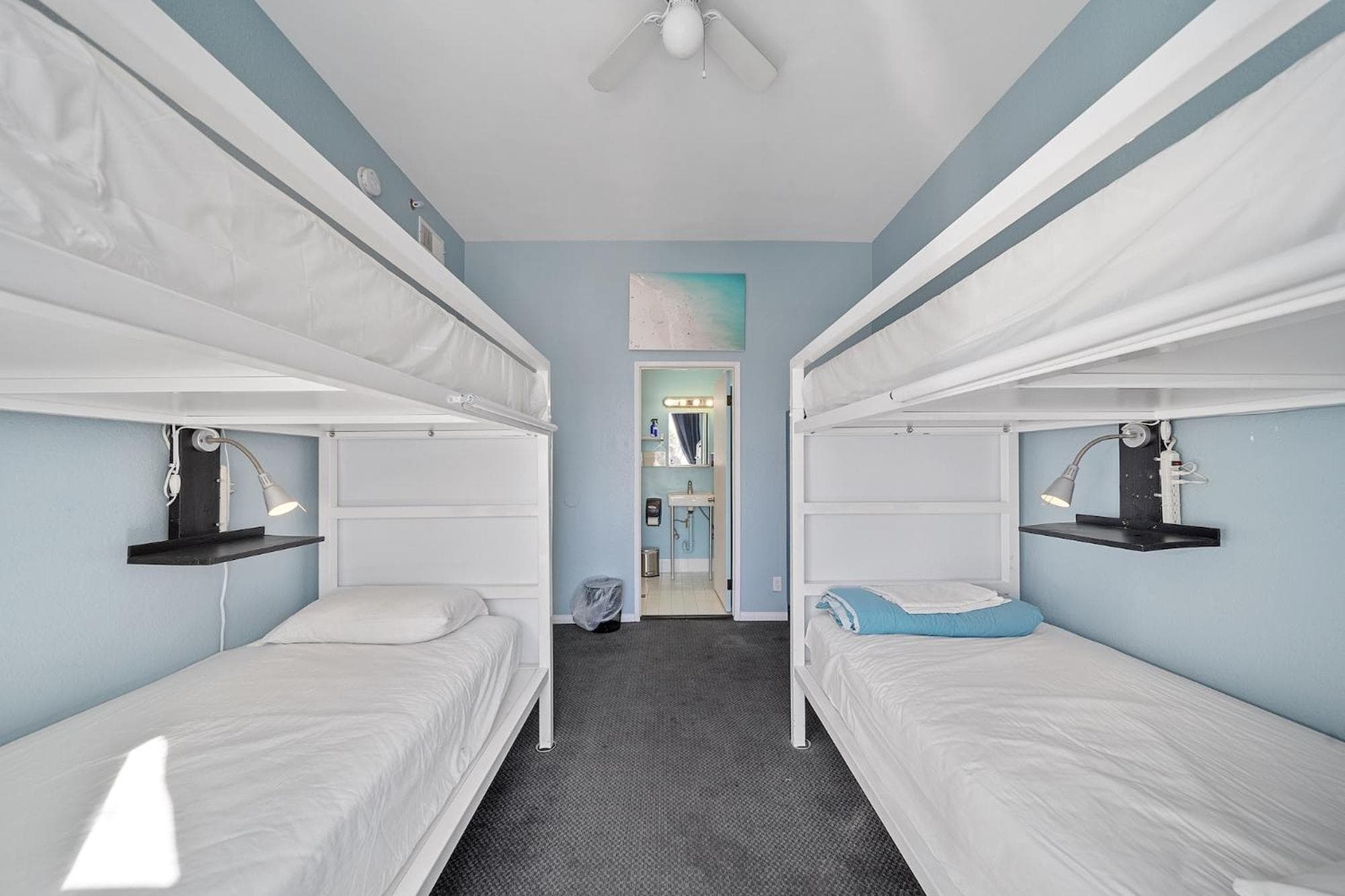 Samesun Venice Beach Hotel & Hostel — 11
