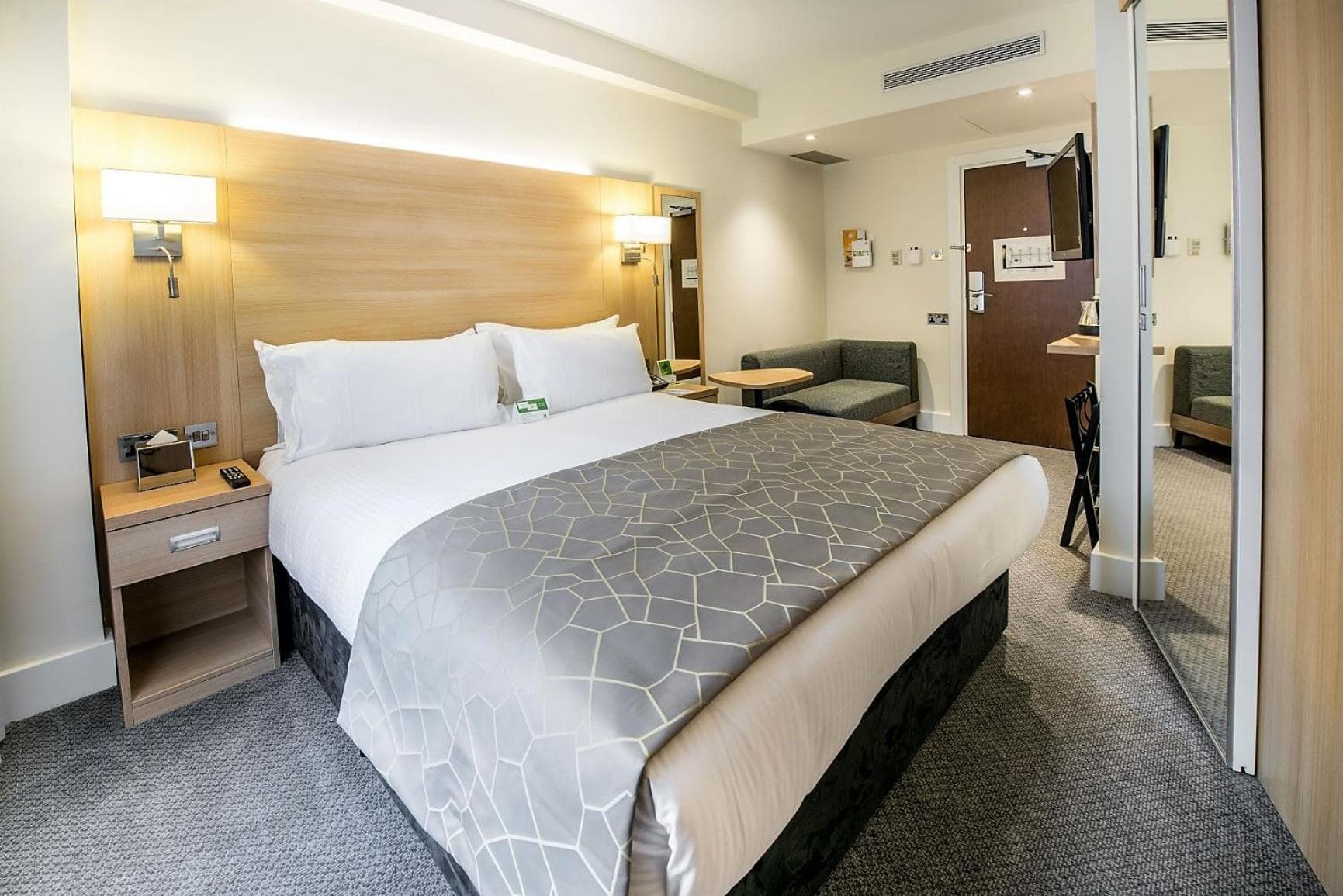 Holiday Inn London Kensington High St. by IHG — 10