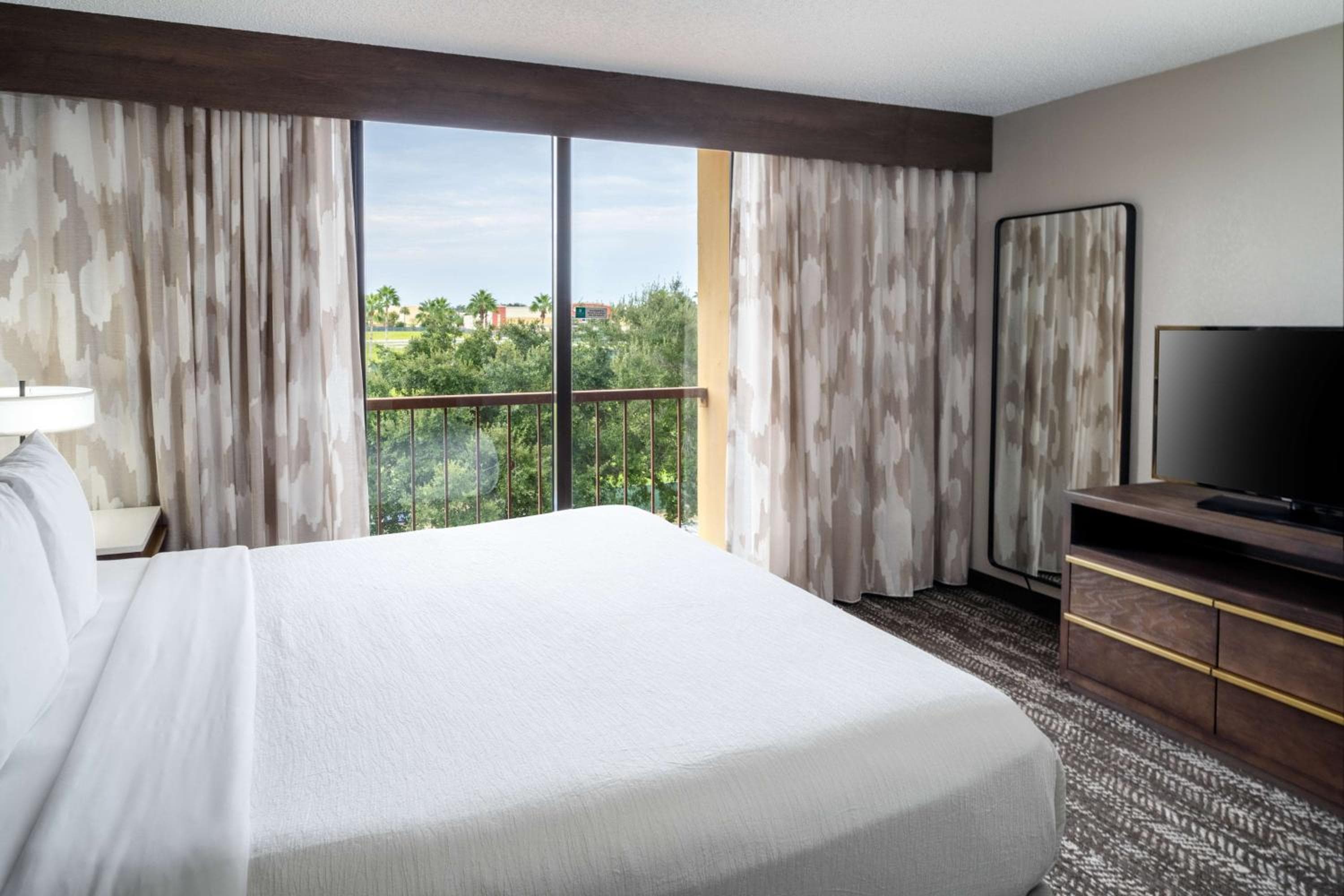 Embassy Suites by Hilton Orlando Norte — 10