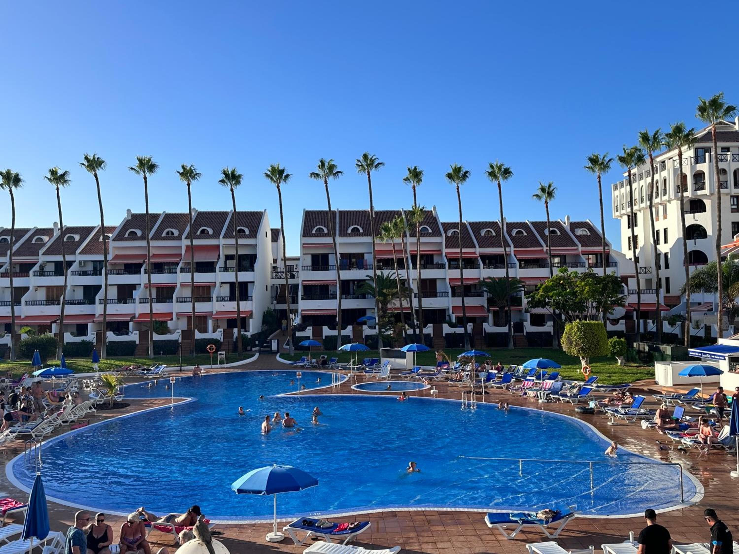 Parque Santiago II , renovated, ocean view, heated swimming pool ! — 1
