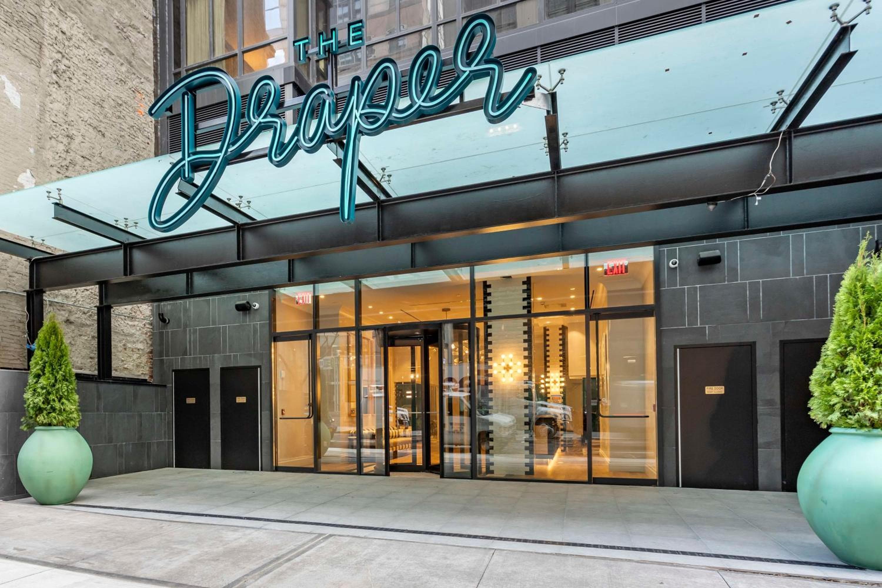 The Draper New York, Collezione di arazzi di Hilton — 1