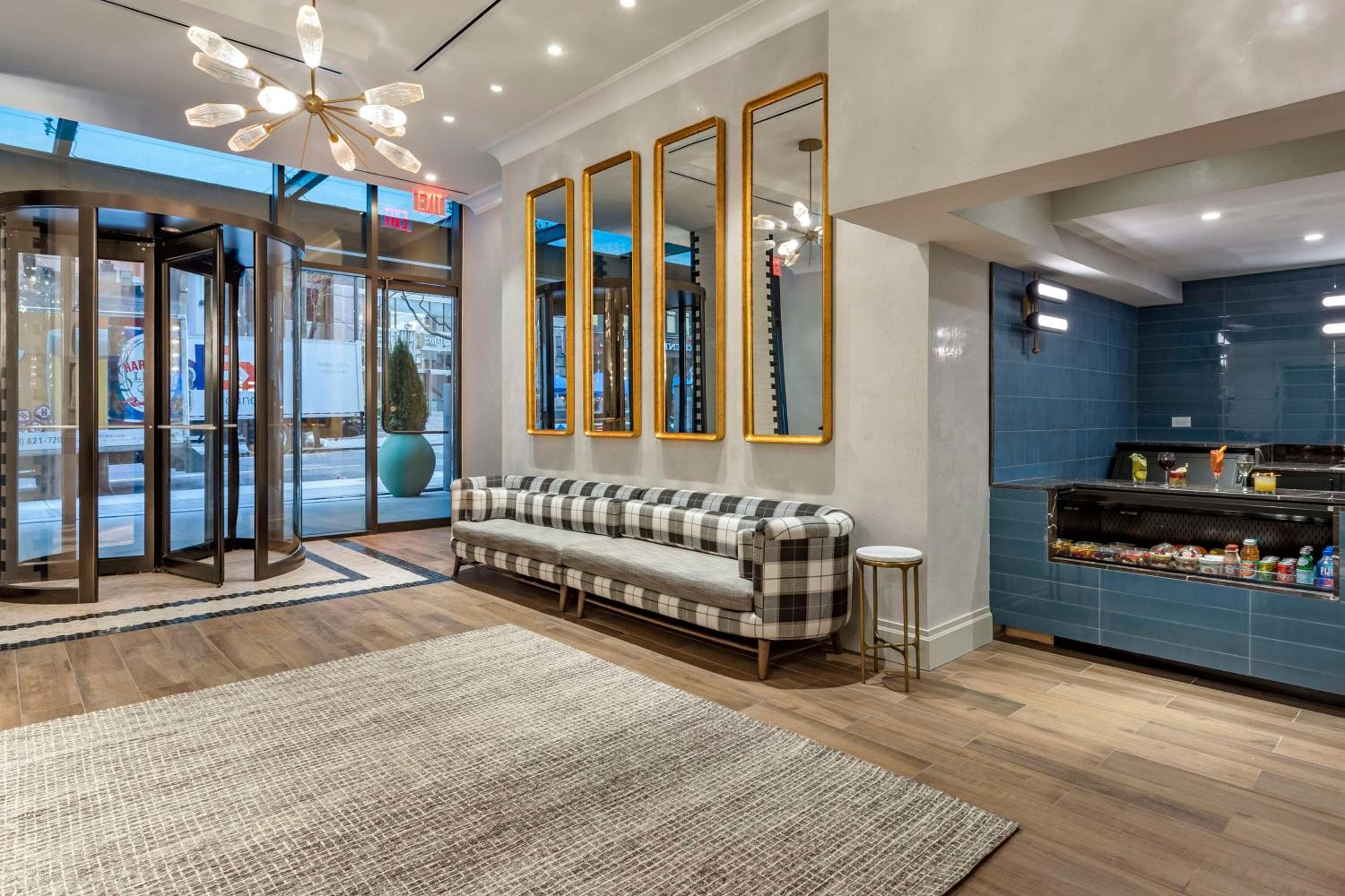 The Draper New York, Collezione di arazzi di Hilton — 4