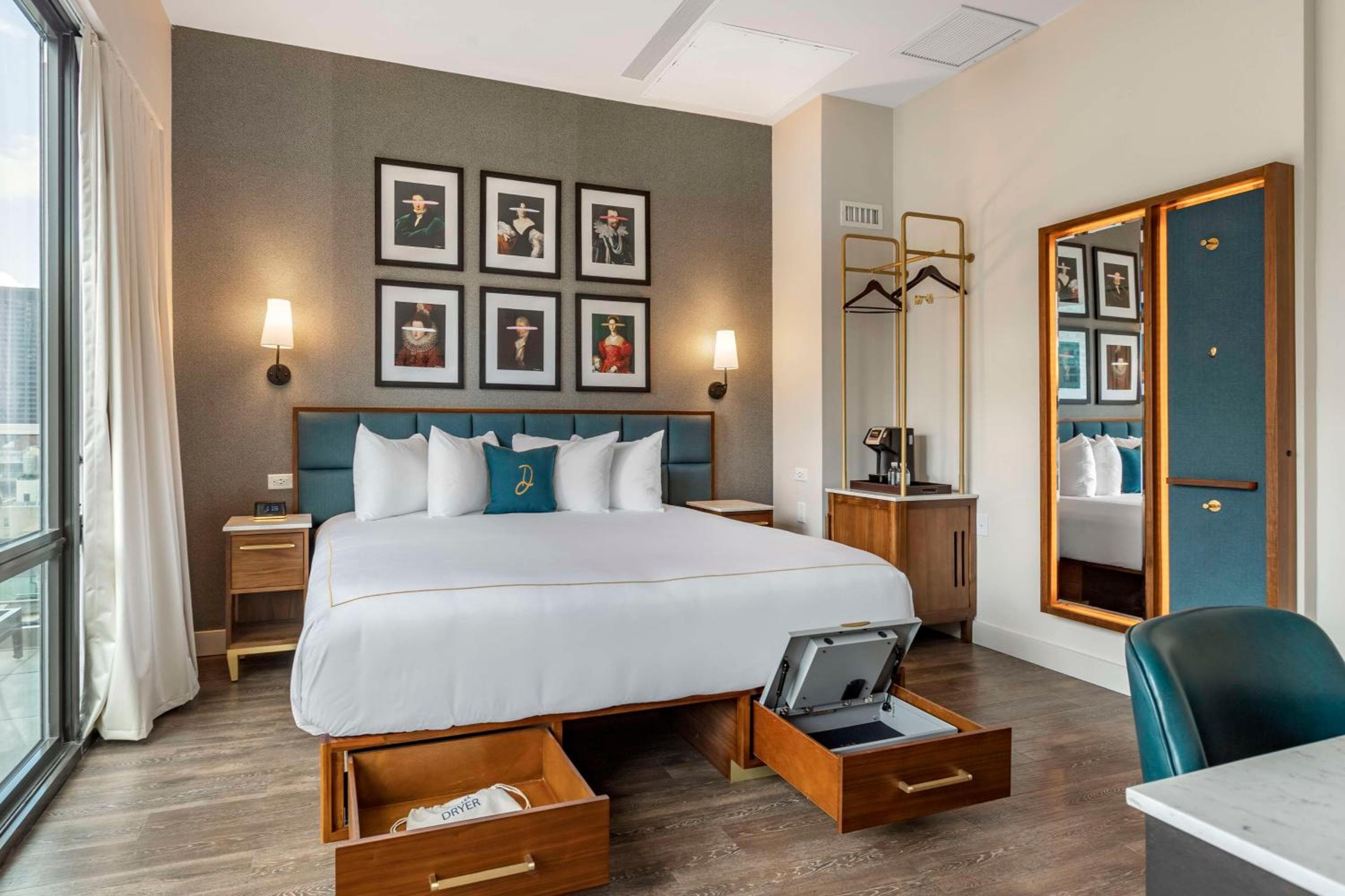 The Draper New York, Collezione di arazzi di Hilton — 10