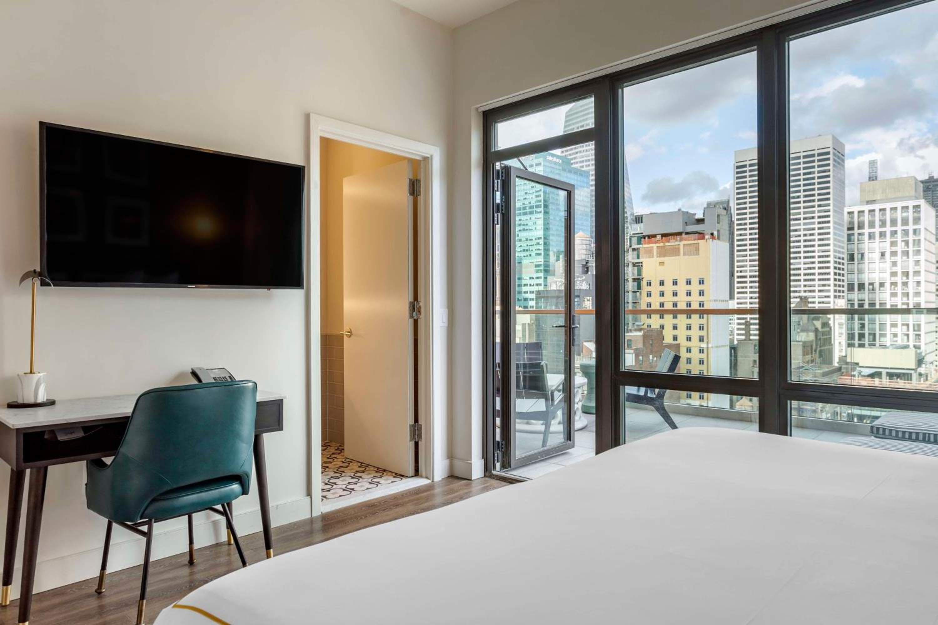 The Draper New York, Collezione di arazzi di Hilton — 11