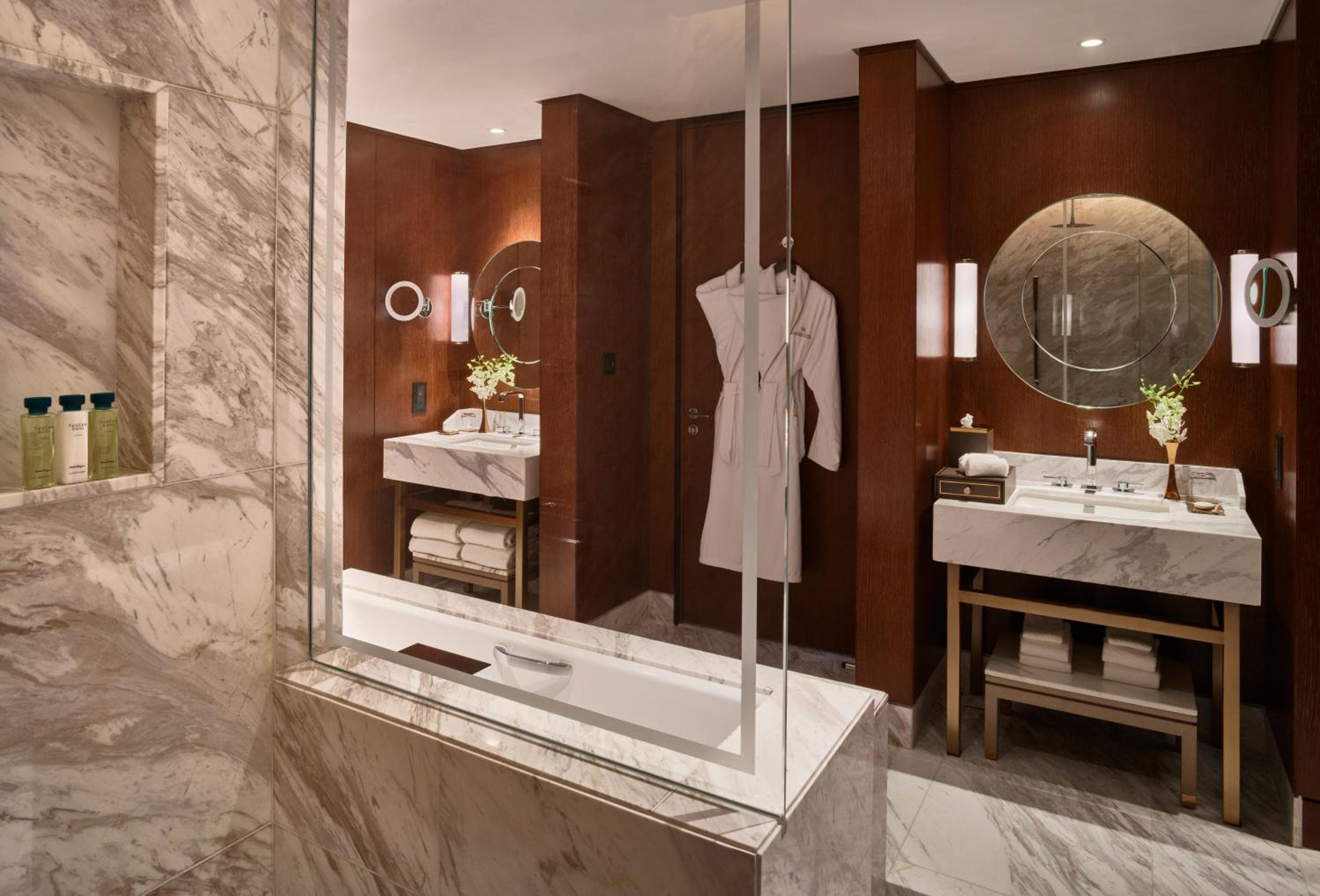 Waldorf Astoria Dubai International Financial Centre — 6