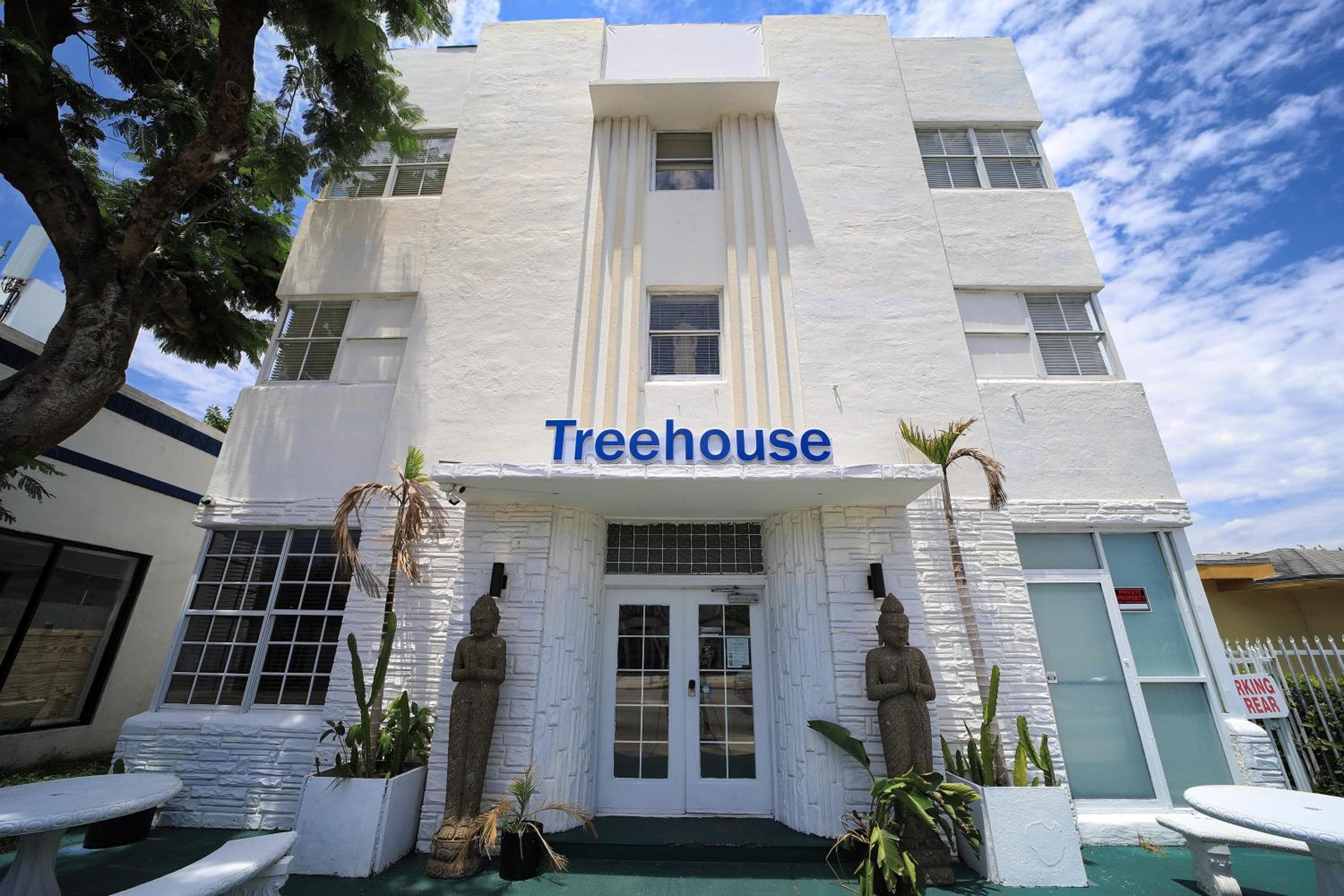 Treehouse Hotel — 1