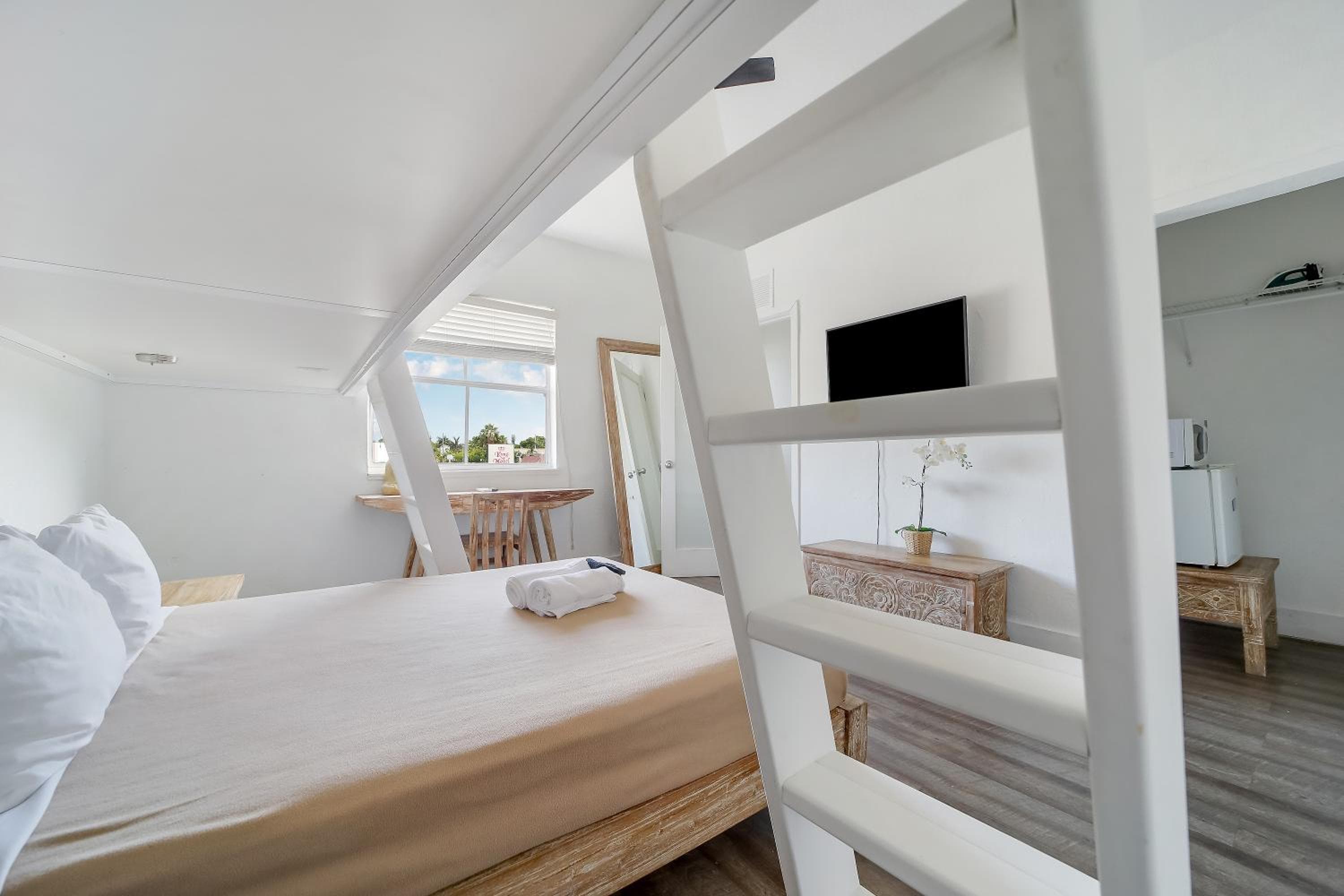 Treehouse Hotel — 9