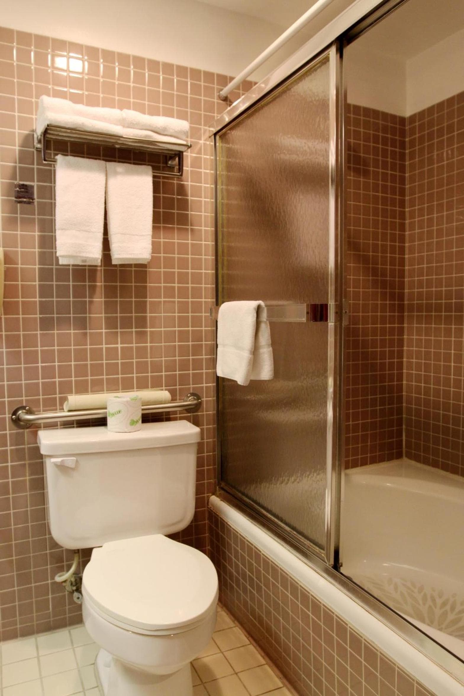 Metro Plaza Hotel — 19
