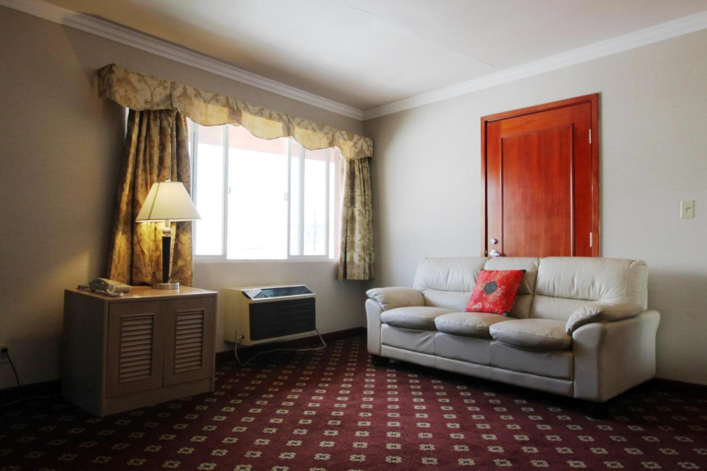 Metro Plaza Hotel — 16