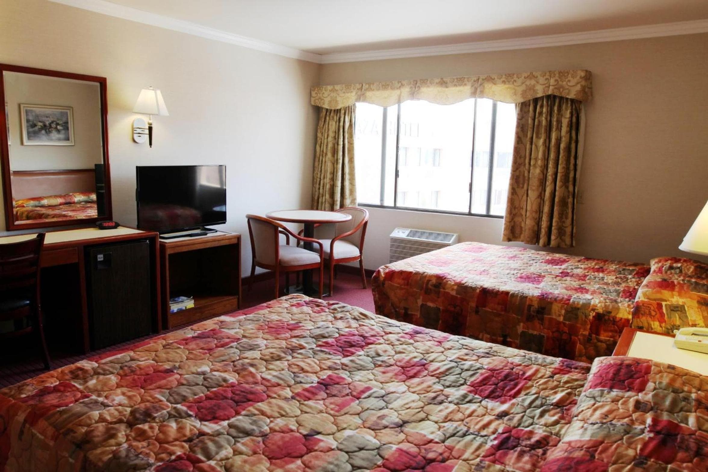 Metro Plaza Hotel — 11