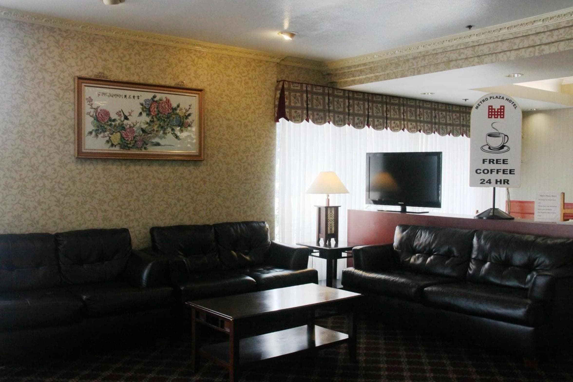 Metro Plaza Hotel — 8