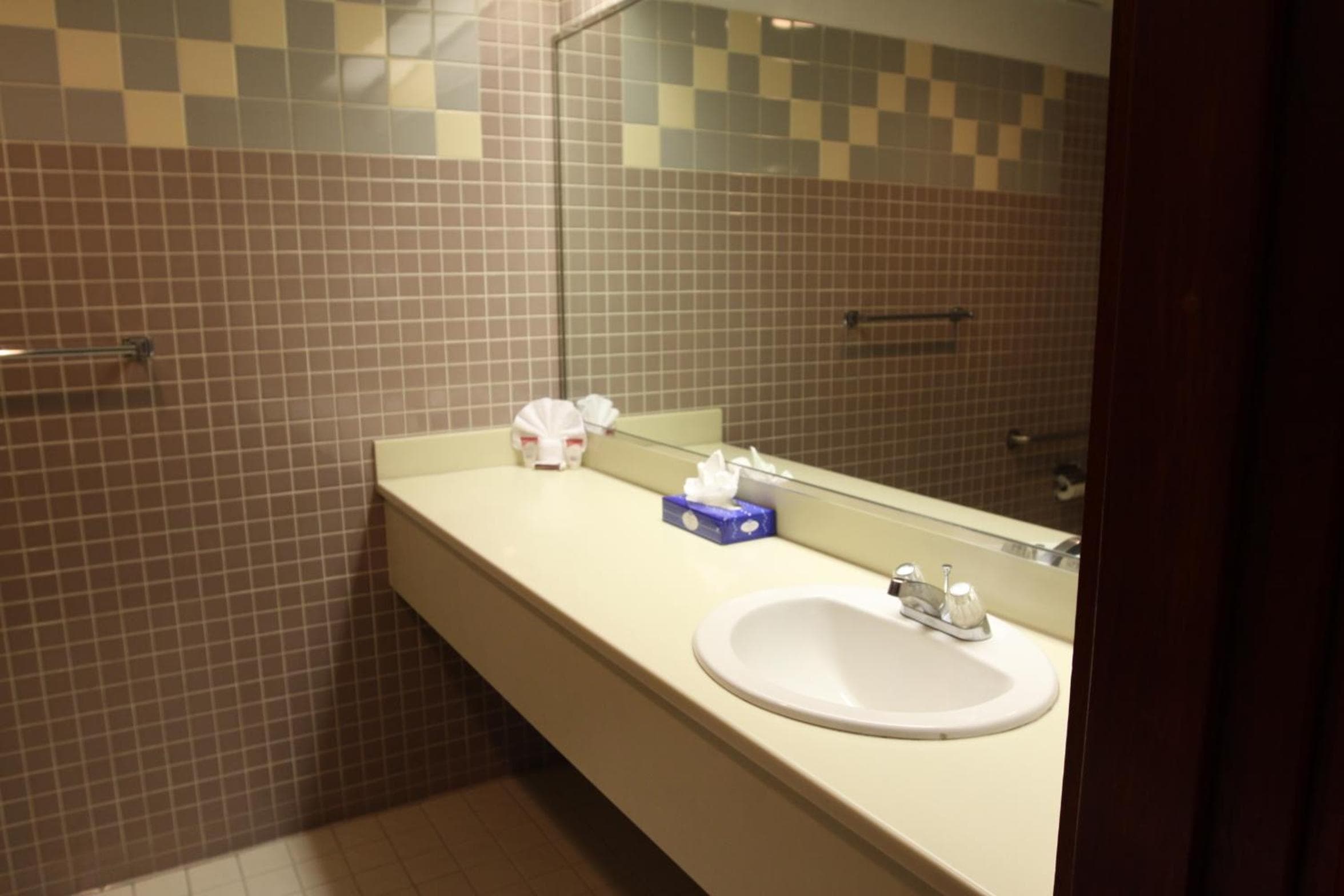 Metro Plaza Hotel — 17