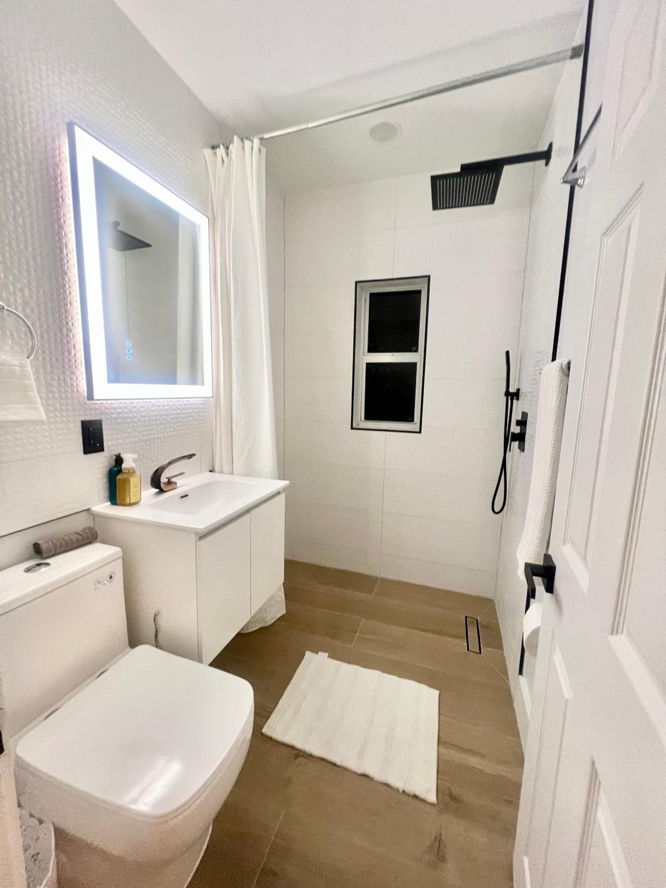 3 STAGIONI AL CARRINGTON 3 appartamenti separati con 2 camere da letto e 1 bagno e una villa con 3 camere da letto e 2 bagni — 8