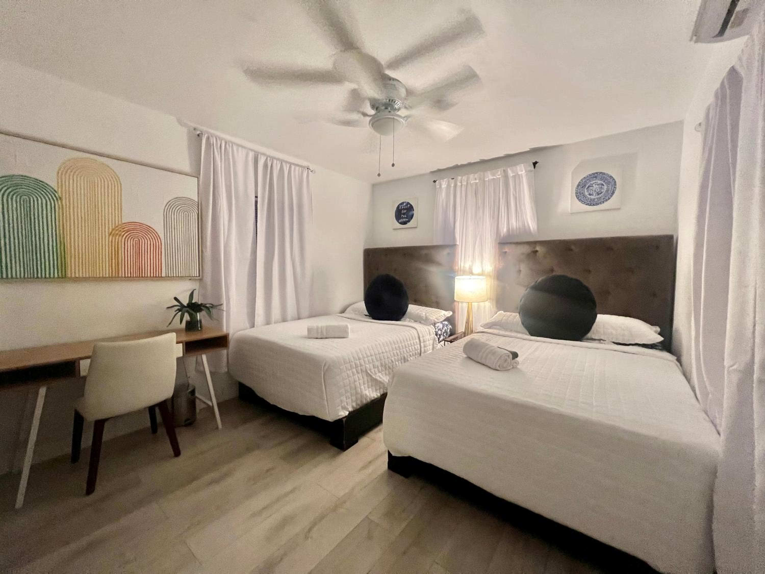 3 STAGIONI AL CARRINGTON 3 appartamenti separati con 2 camere da letto e 1 bagno e una villa con 3 camere da letto e 2 bagni — 7