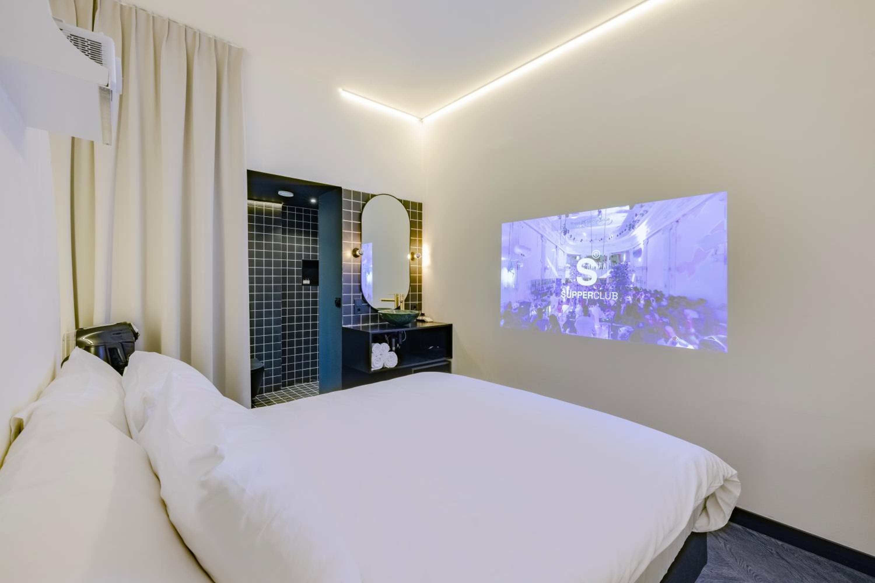 SUPPER Hotel — 9