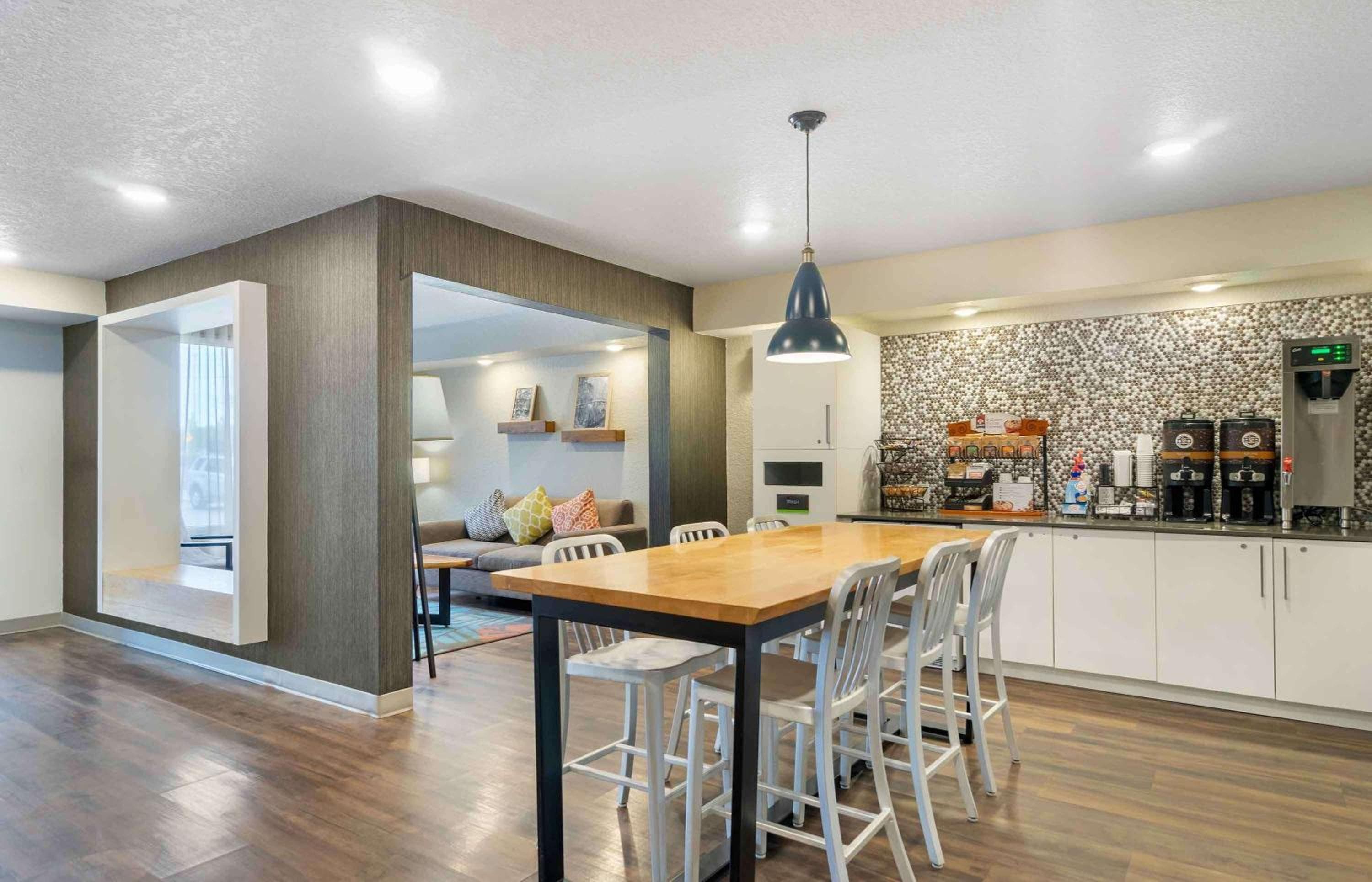 Extended Stay America Select Suites - Tampa - Northeast — 5