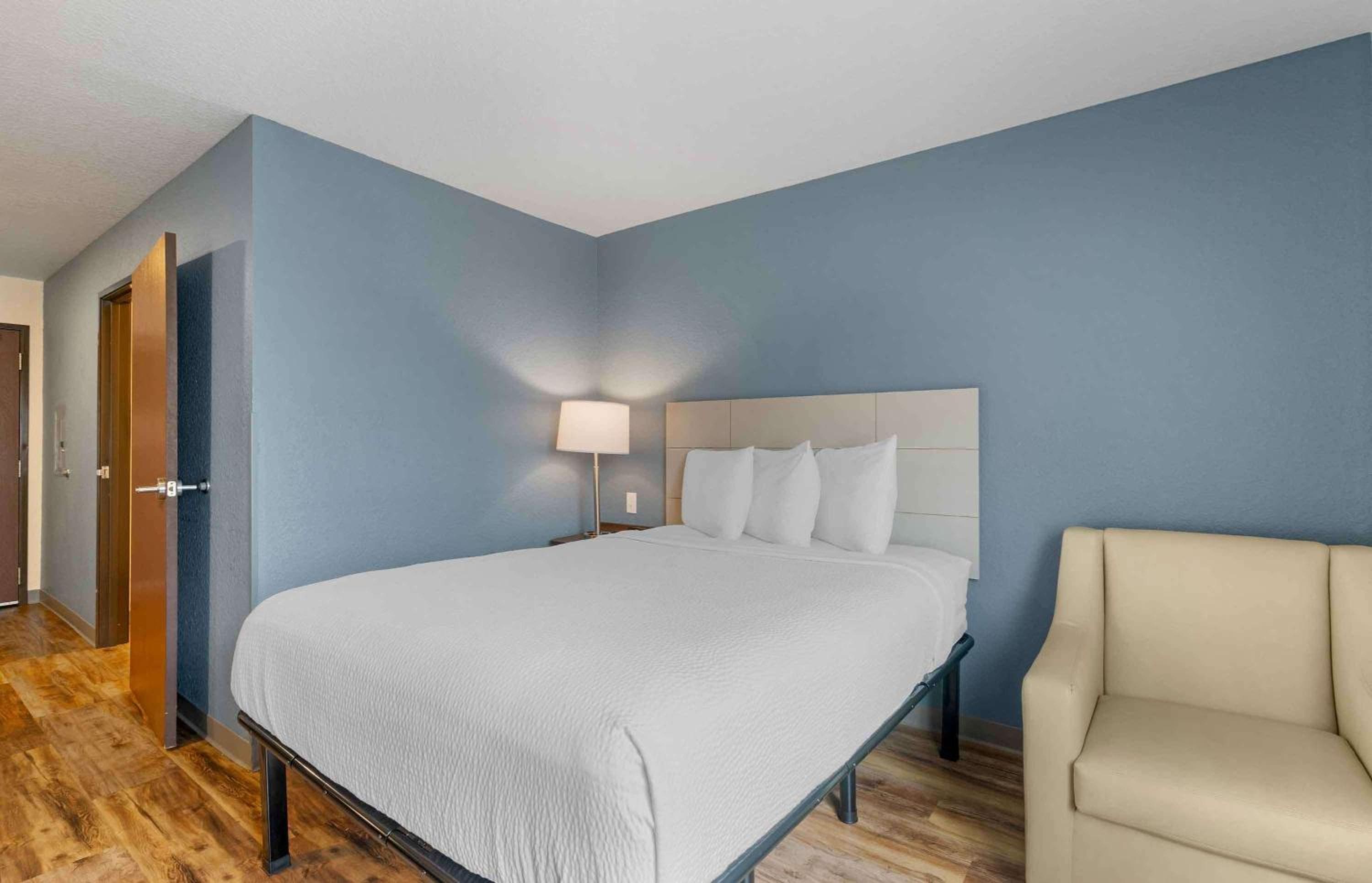 Extended Stay America Select Suites - Tampa - Northeast — 10
