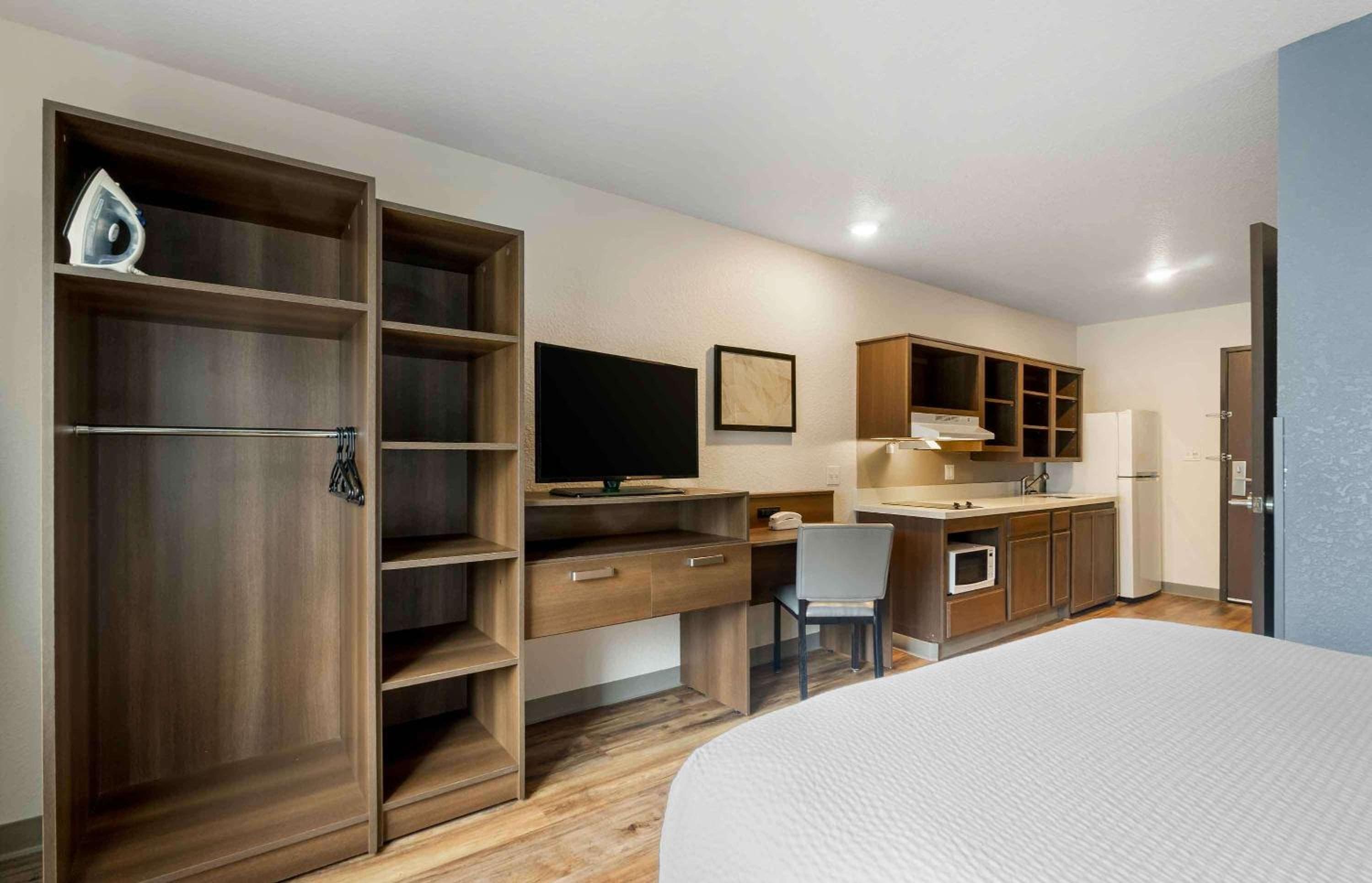 Extended Stay America Select Suites - Tampa - Northeast — 11