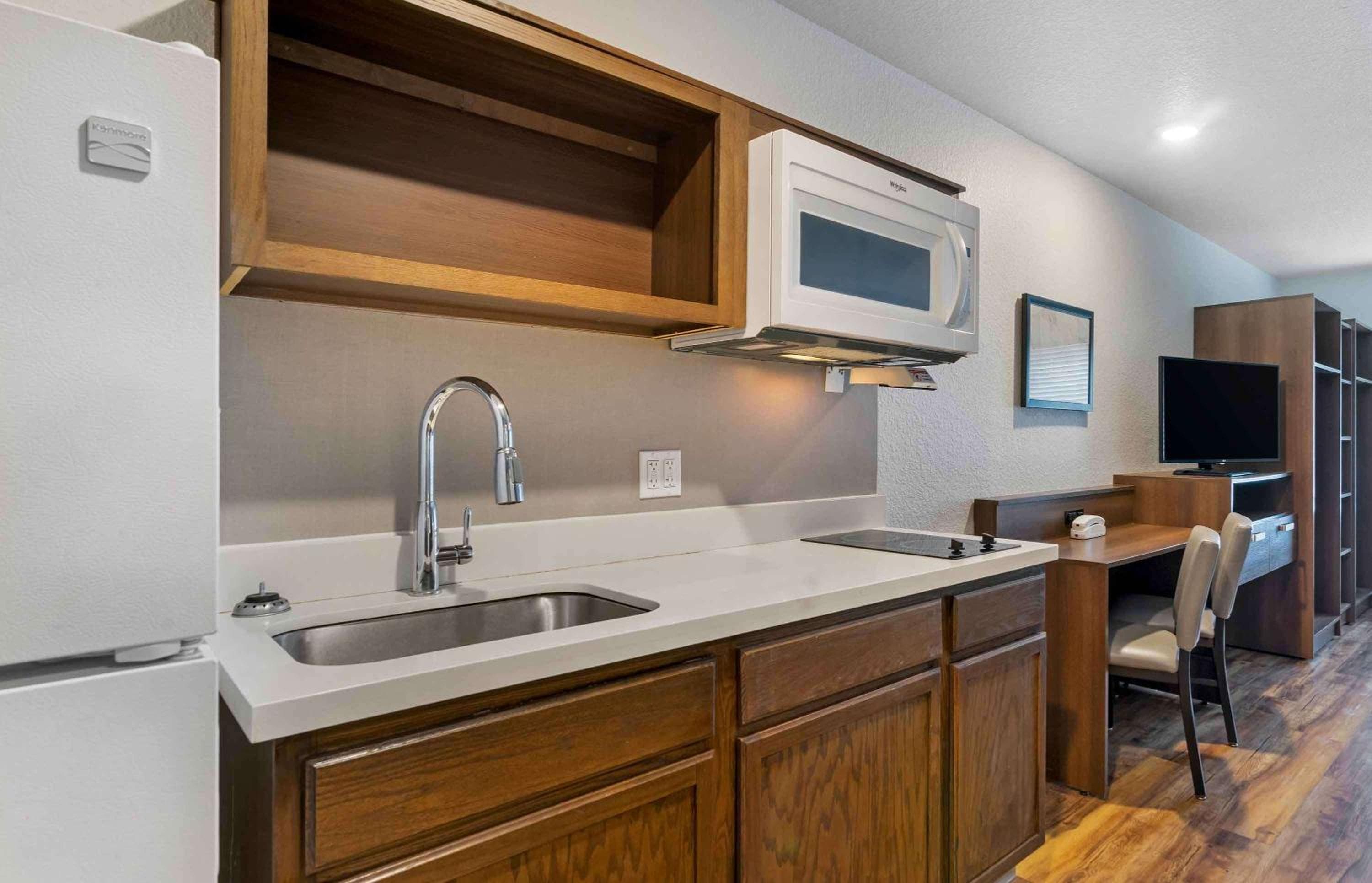 Extended Stay America Select Suites - Tampa - Northeast — 12