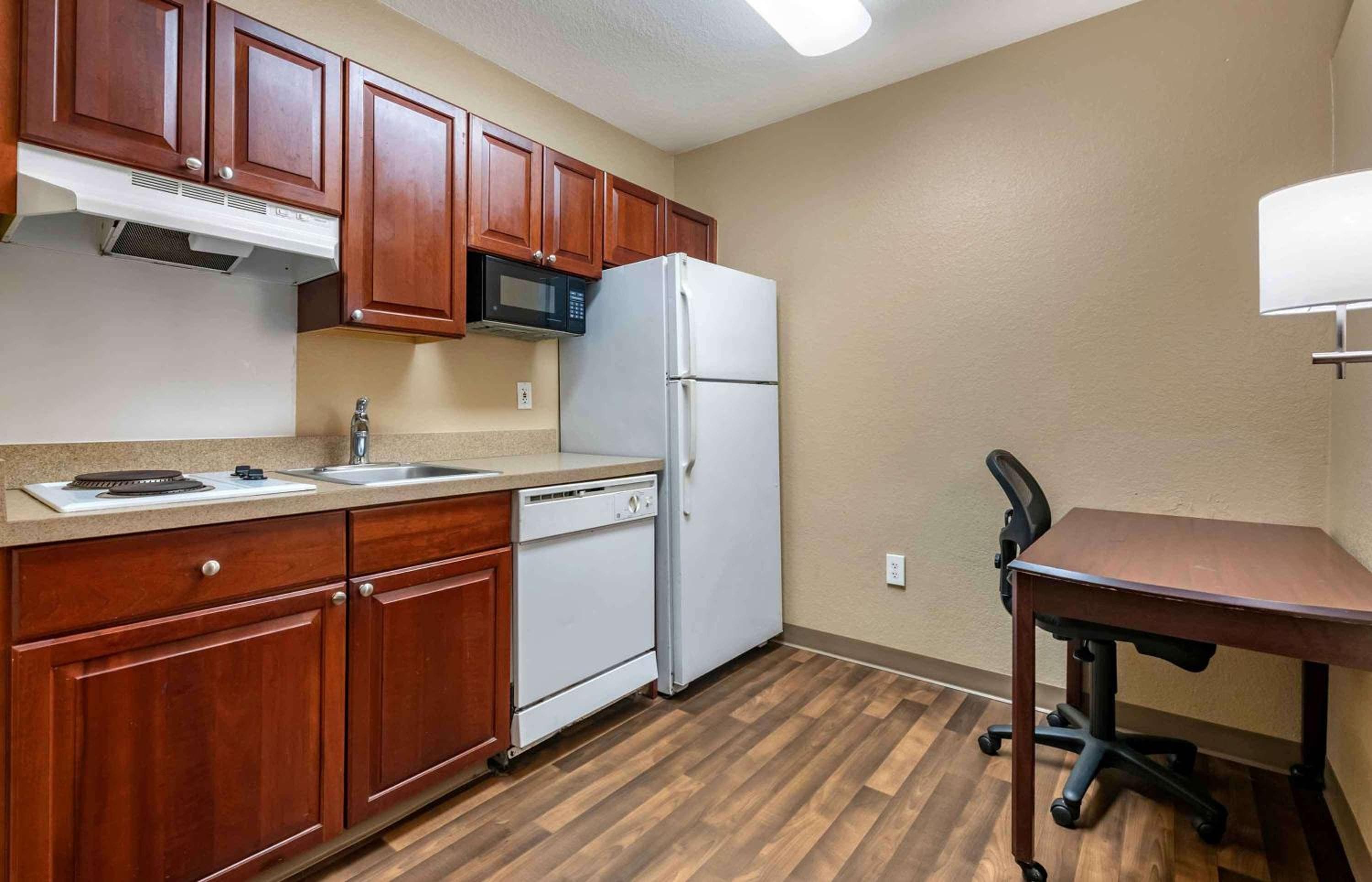 Extended Stay America Suites - Orlando - Southpark - Commodity Circle — 17