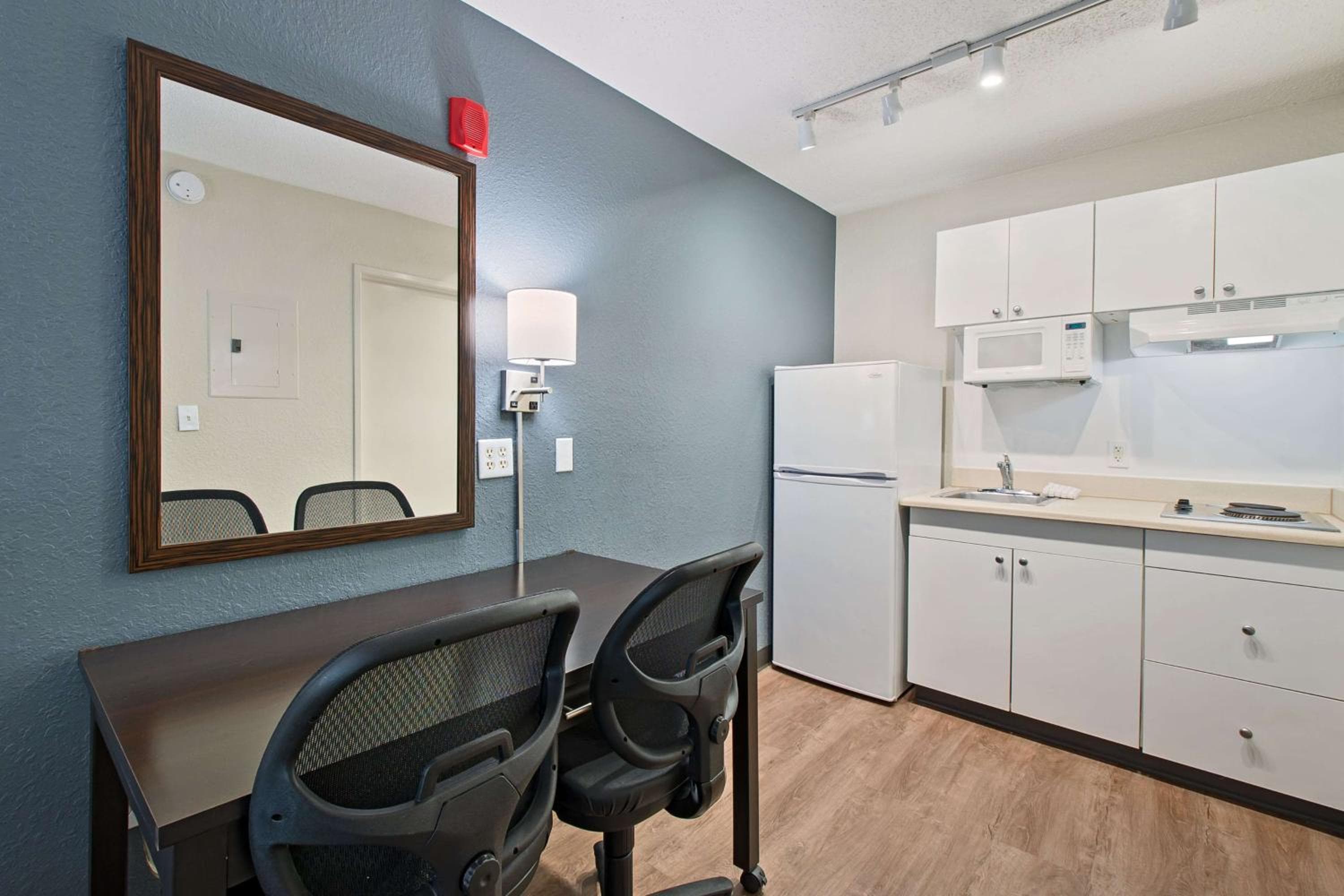 Extended Stay America Suites - Miami - Airport - Blue Lagoon — 8