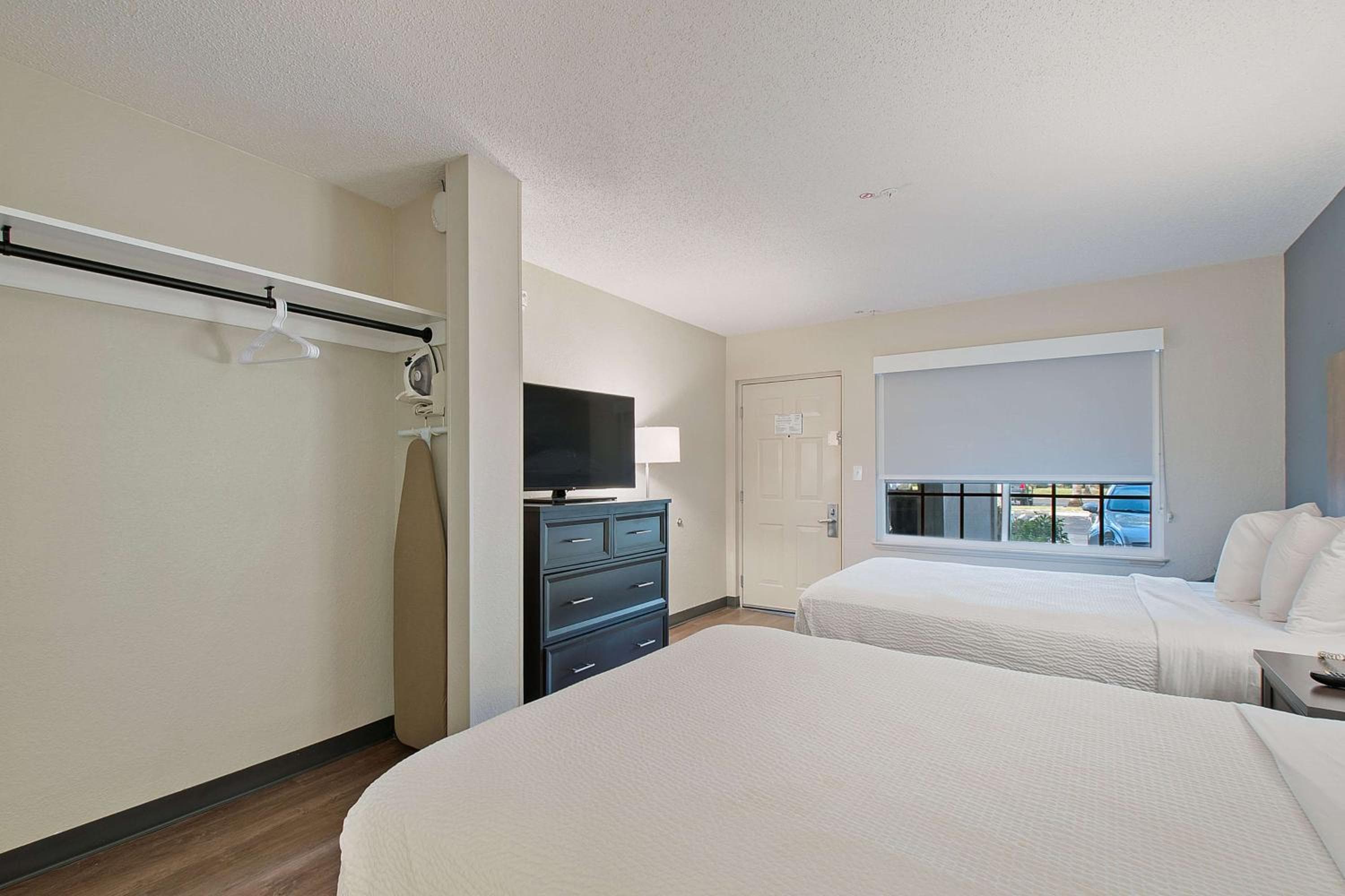 Extended Stay America Suites - Miami - Airport - Blue Lagoon — 24