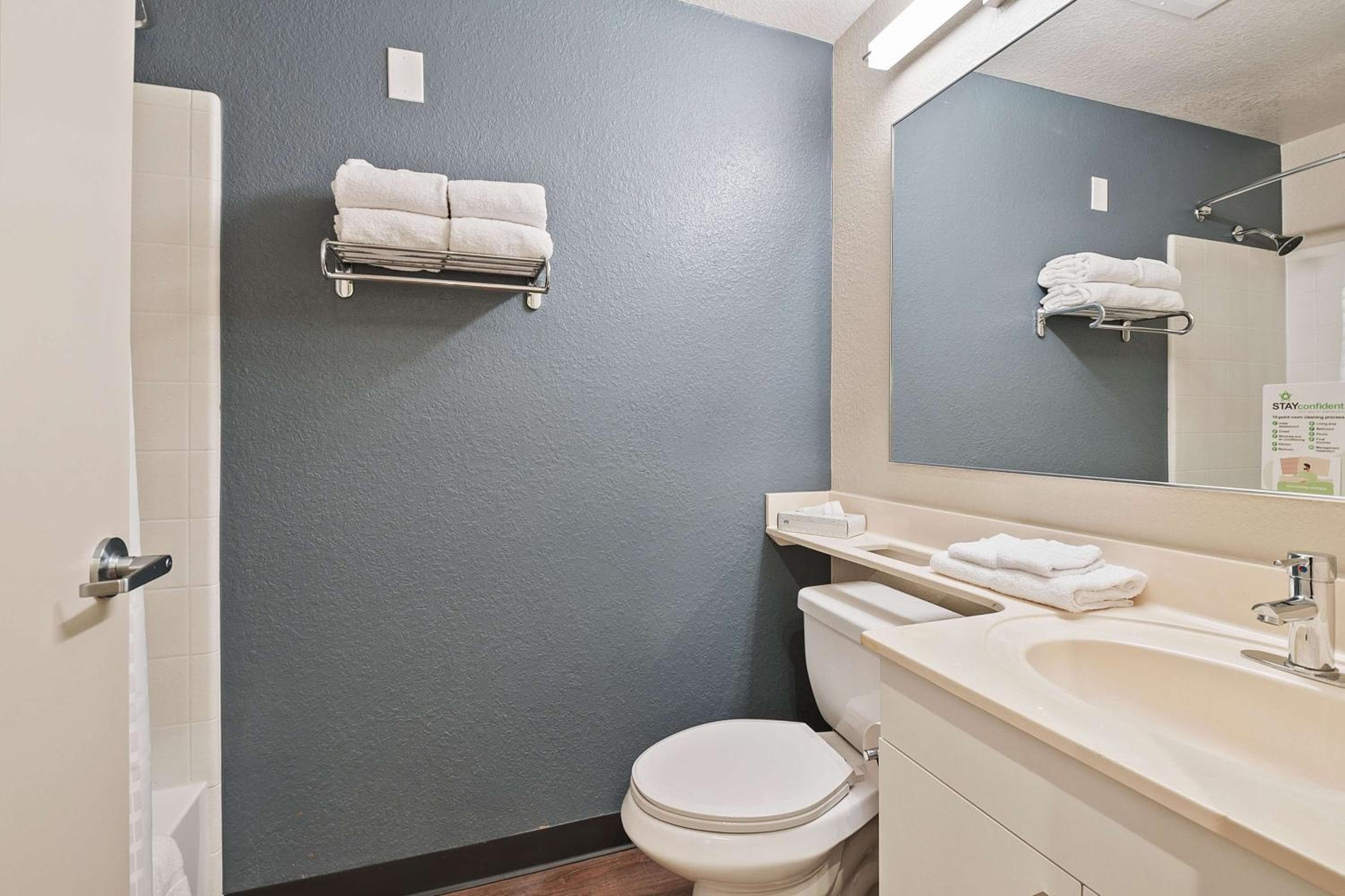 Extended Stay America Suites - Miami - Airport - Blue Lagoon — 10