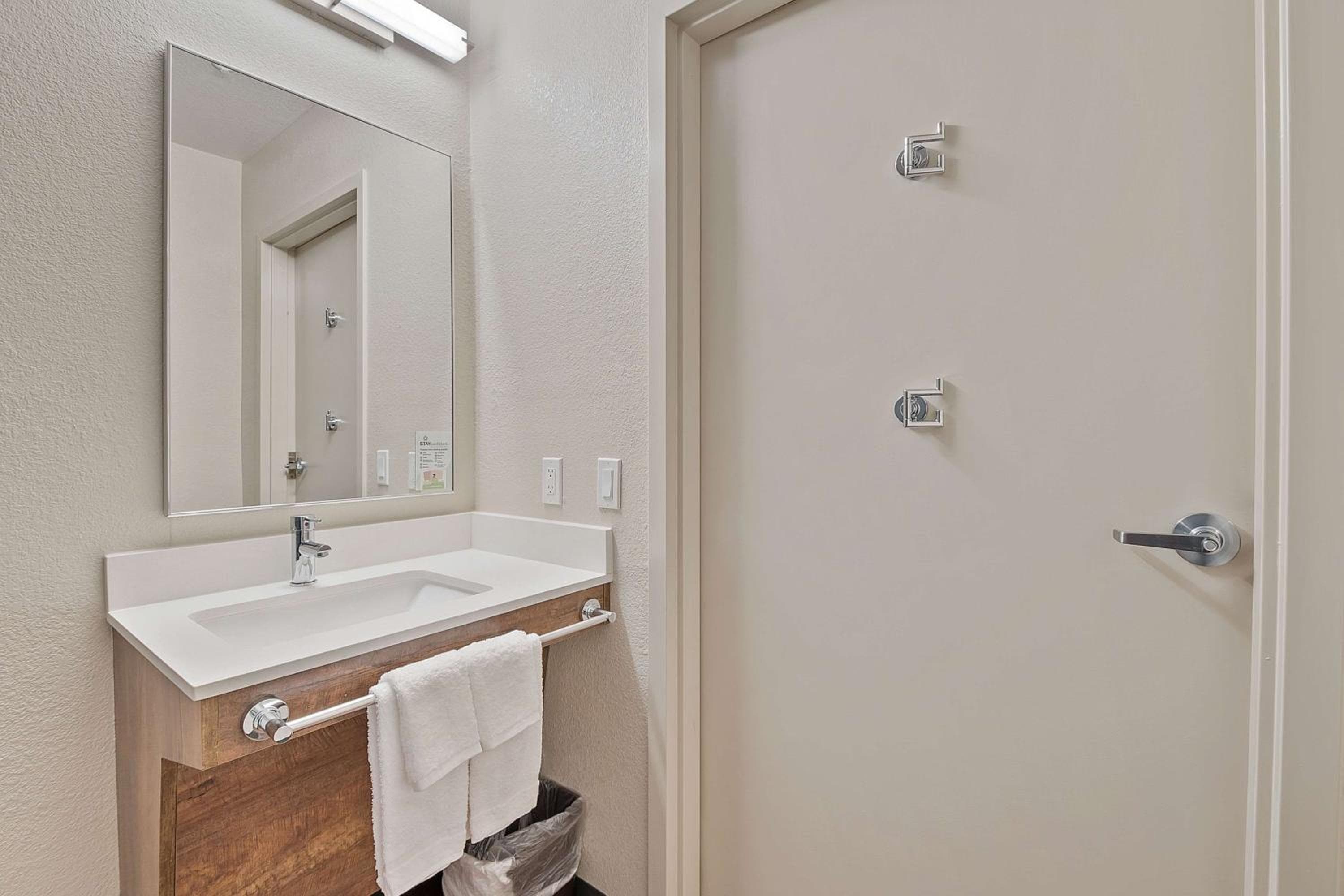 Extended Stay America Suites - Miami - Airport - Blue Lagoon — 22