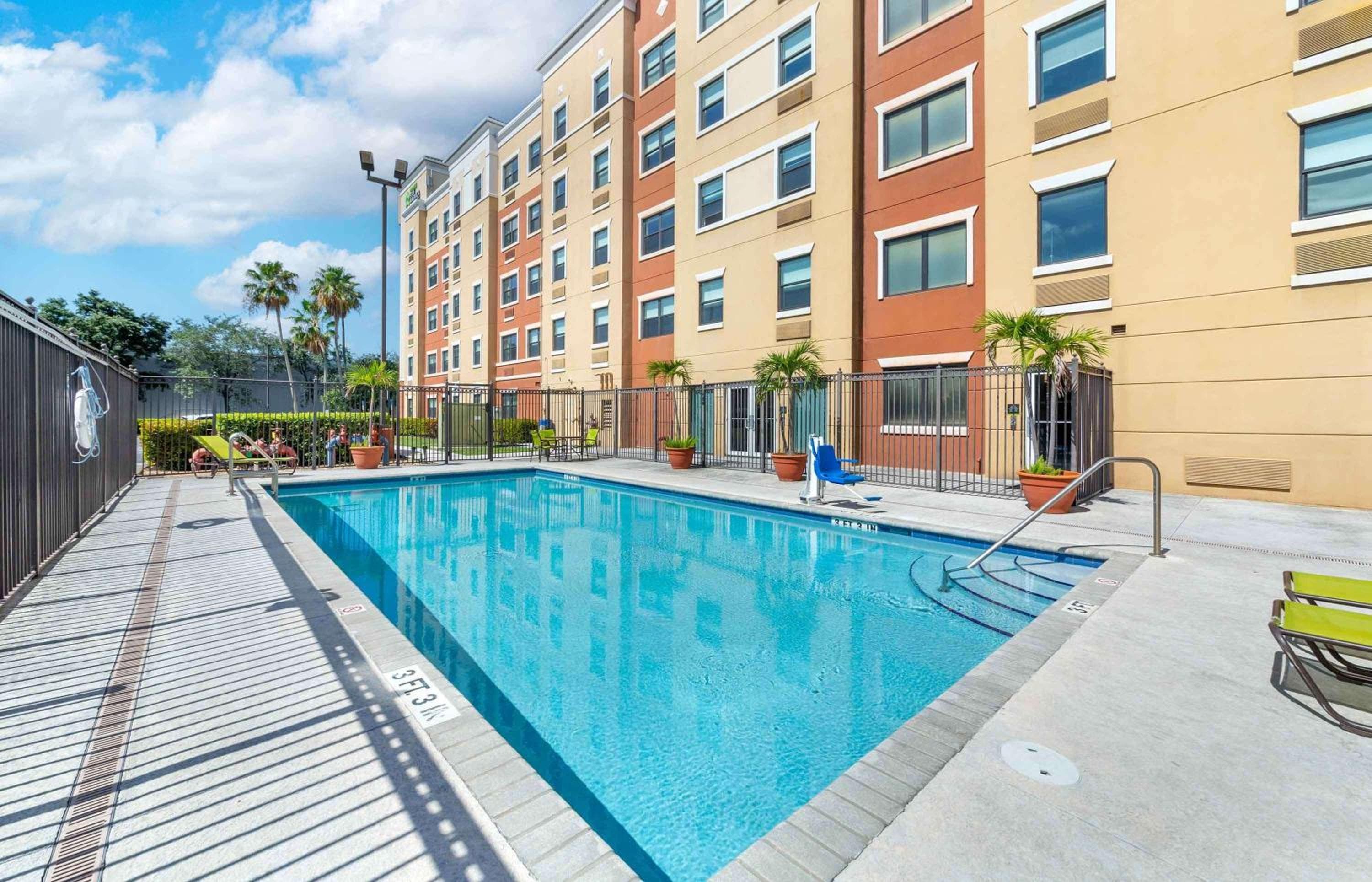 Extended Stay America Premier Suites - Miami - Airport - Doral - 25th Street — 6