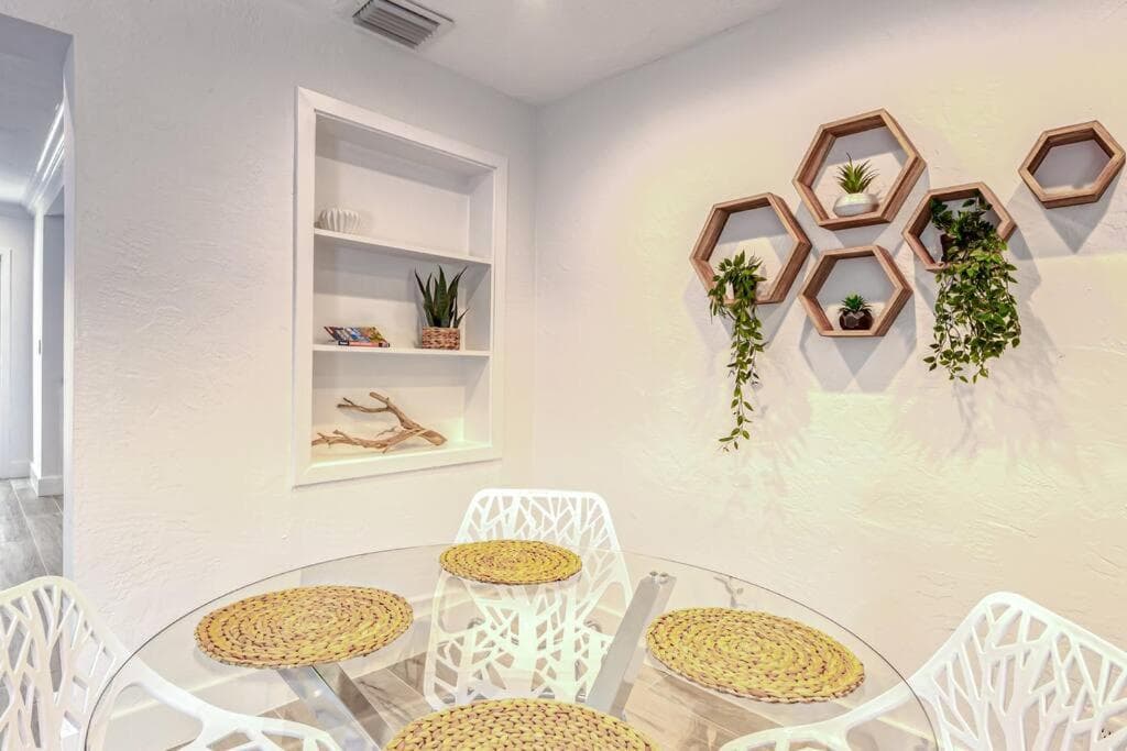 Mango Manor - Walk to Las Olas! — 26