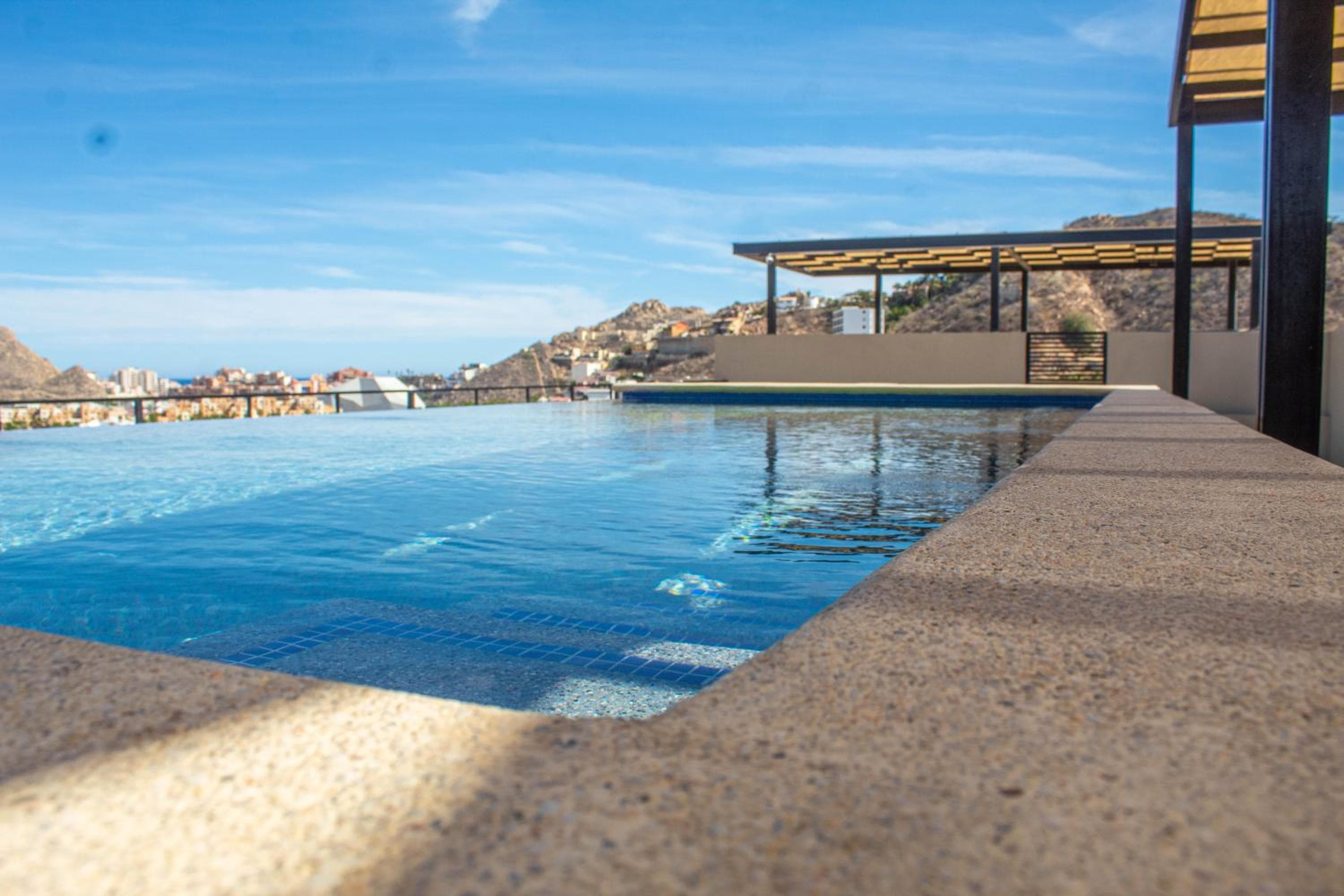 NUOVO condominio con piscina sul tetto e vista — 4