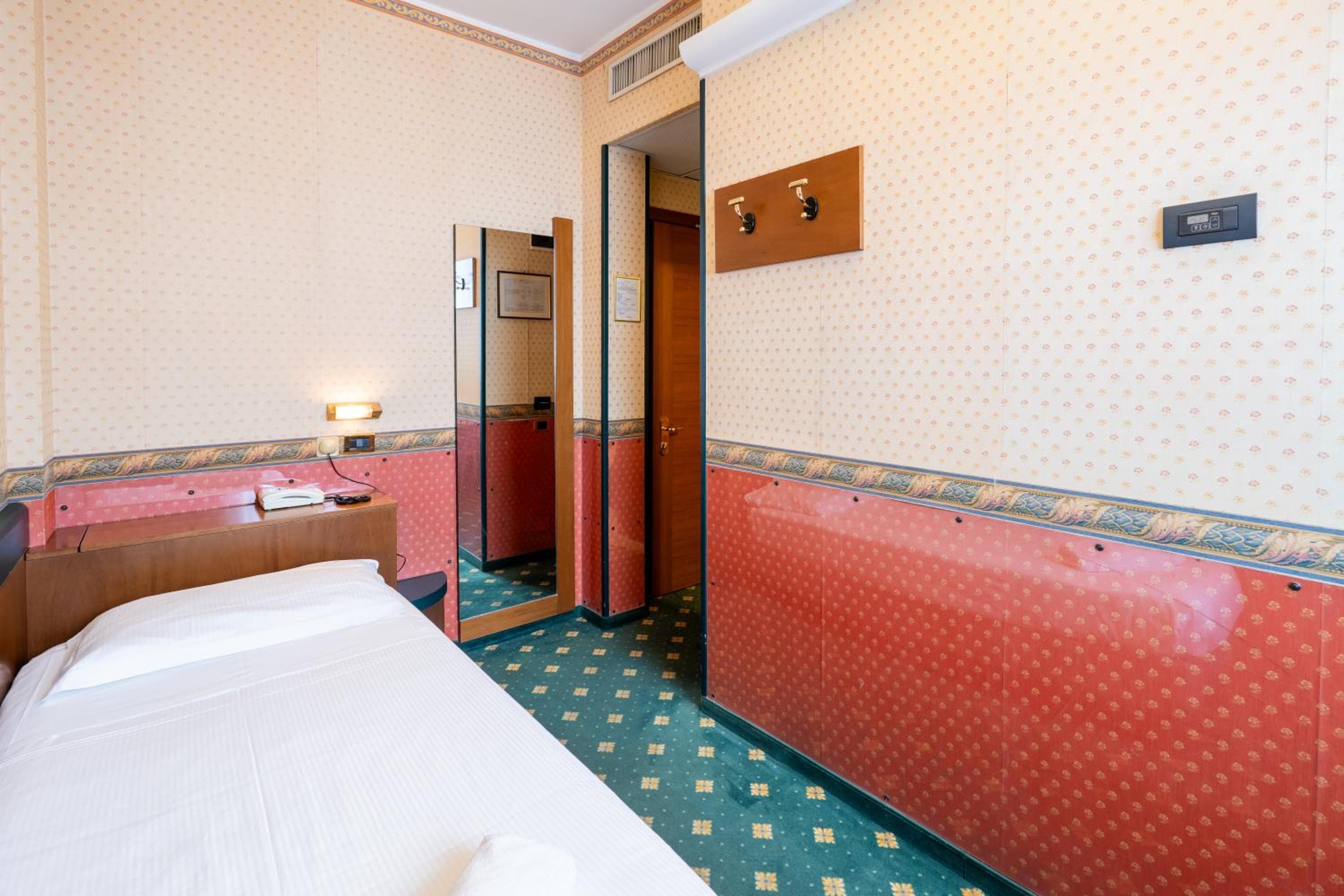 Hotel Des Etrangers — 20