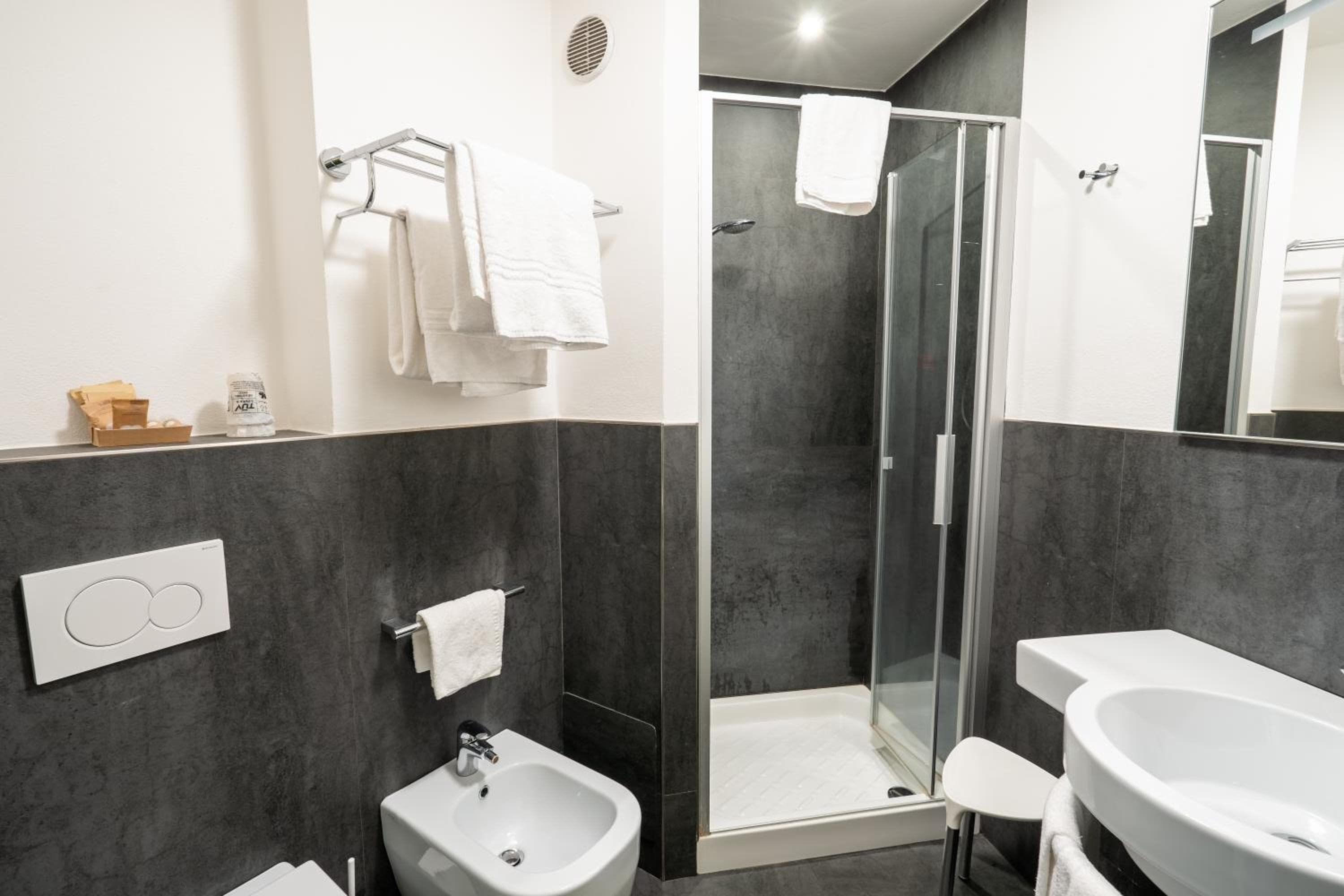Hotel Des Etrangers — 19