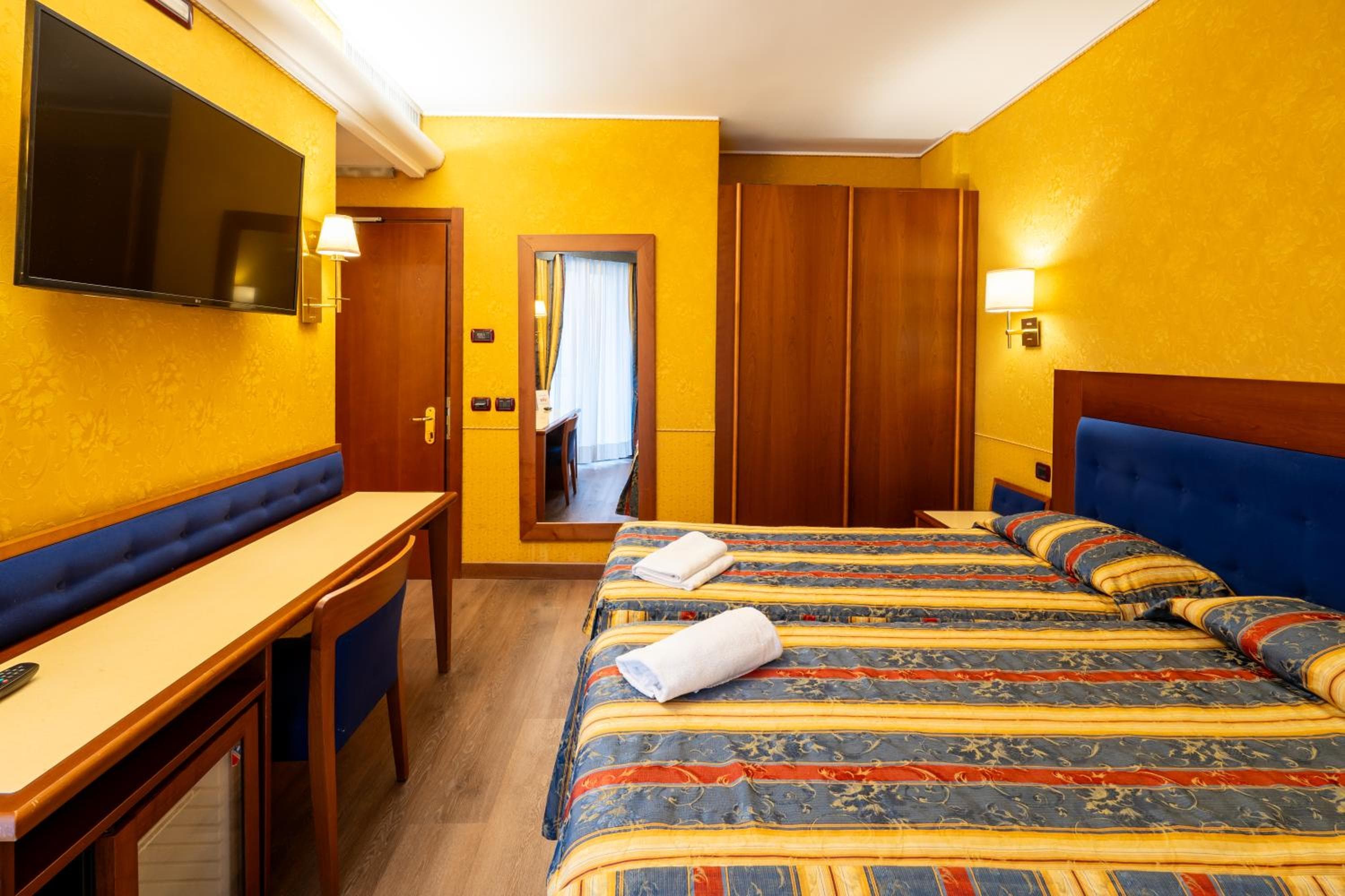 Hotel Des Etrangers — 30