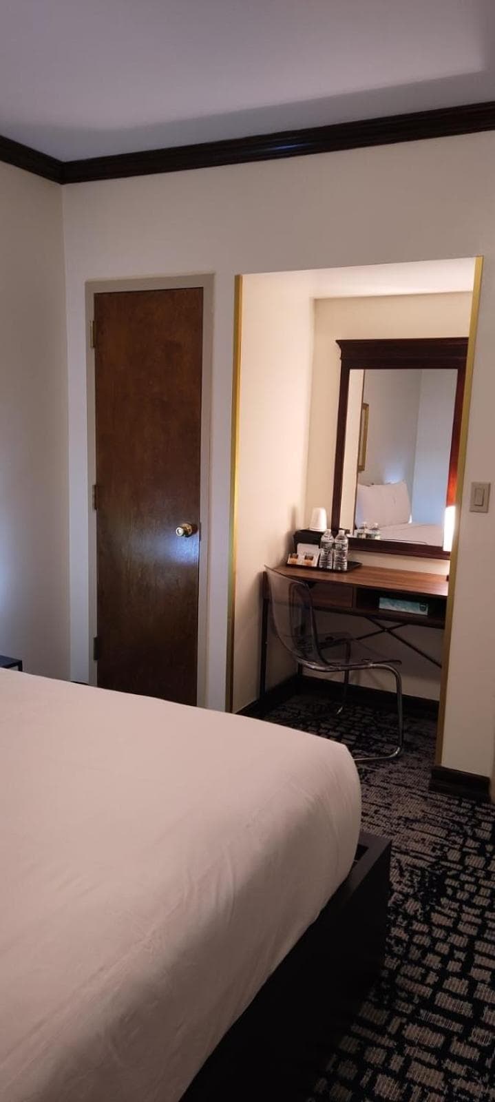 Night Hotel Broadway — 20