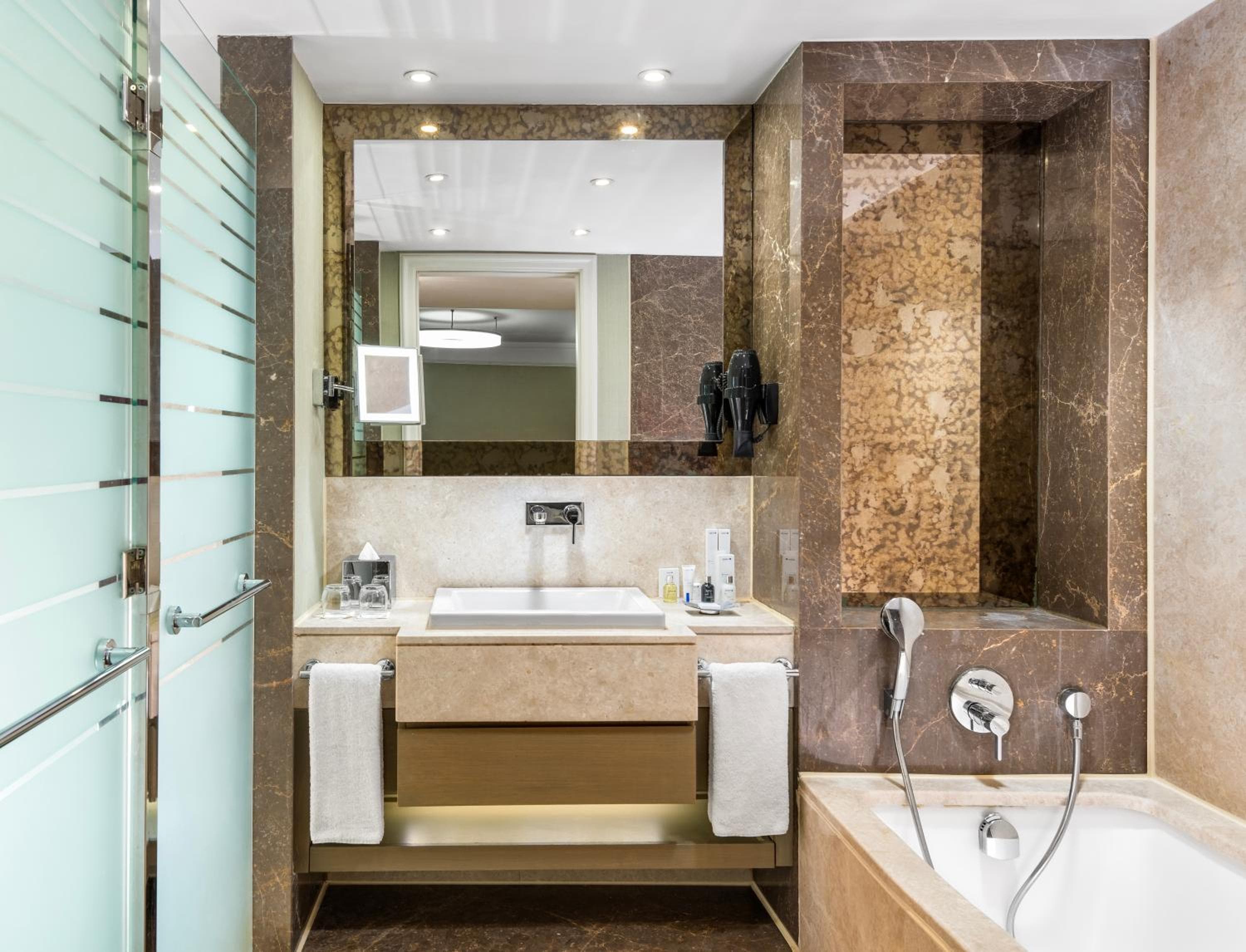 Radisson Blu Hotel, Istanbul Sisli hotel, 19 Mayis Cad. No: 2, Istanbul, Turkey — photo 132