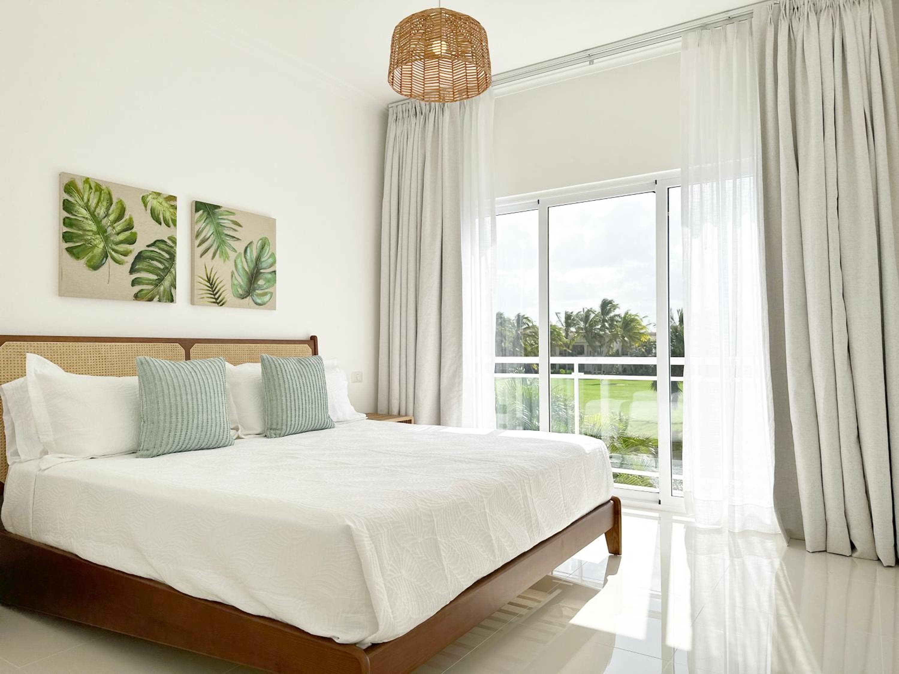 Golf e condominio con vista sul lago vicino alla spiaggia — 8