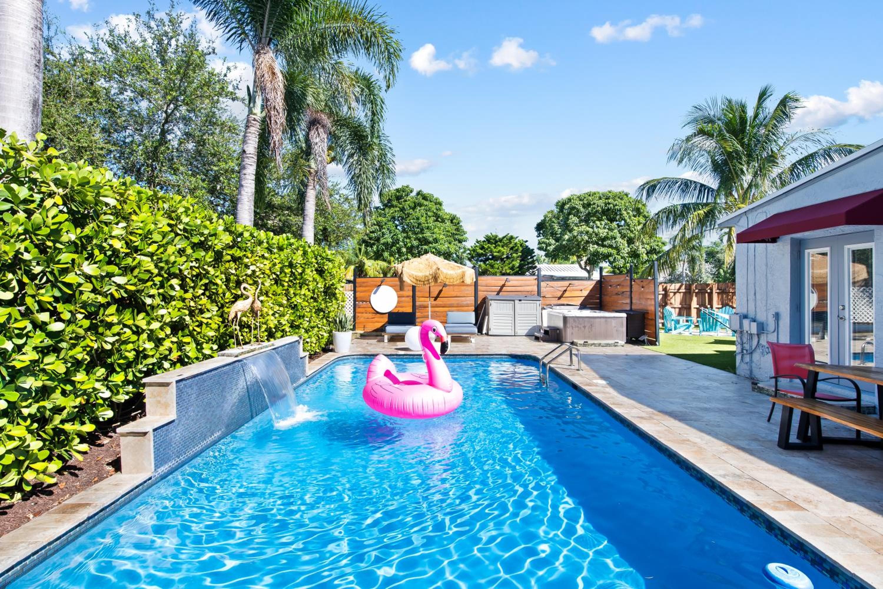 Palms Retreat! Giant Heated Pool-HotTub-FirePit-5Min2Beach-Pets-EV Chgr — 7
