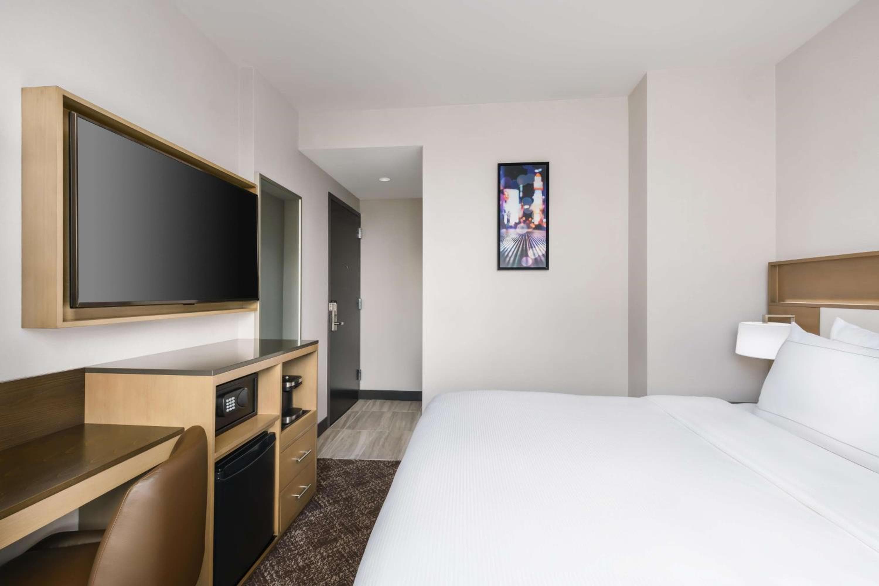DoubleTree by Hilton New York Times Square South — 14
